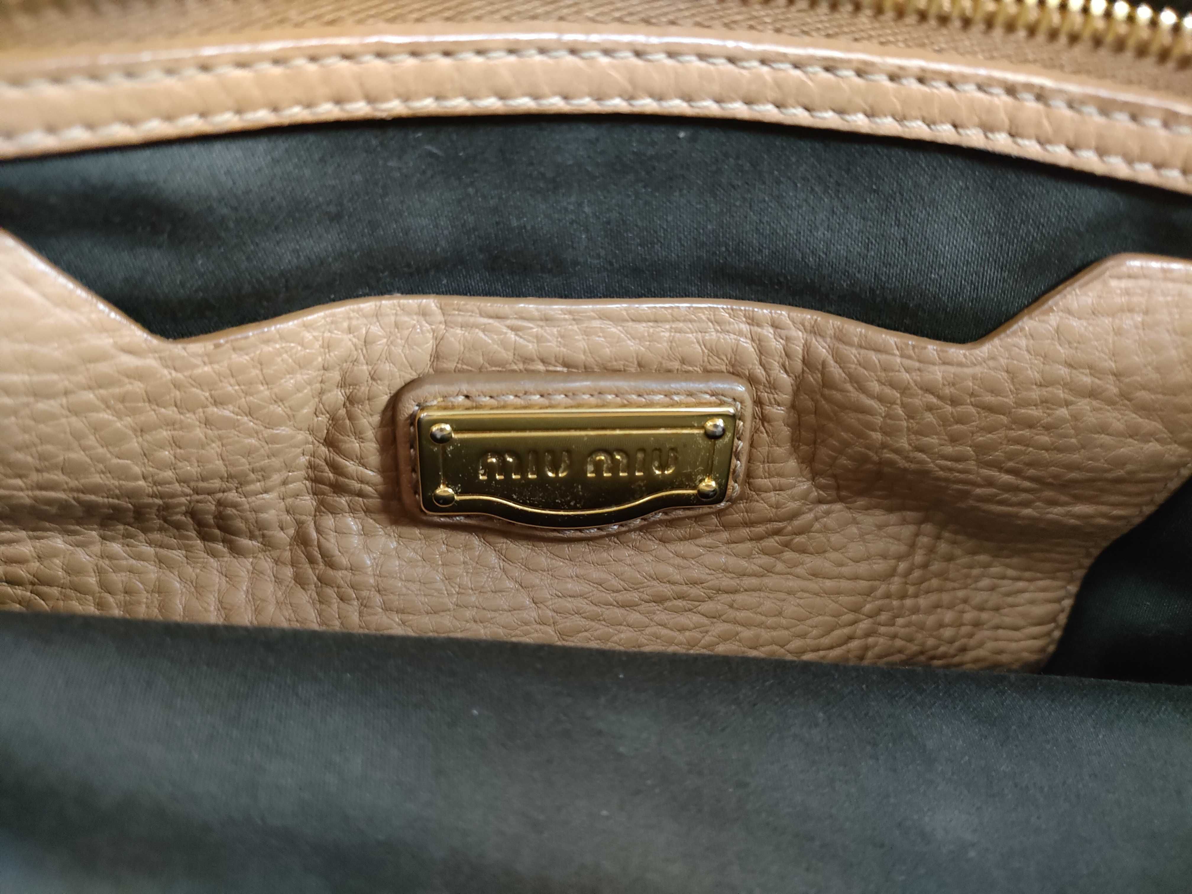 Vitello Daino Calfskin Tote Shoulder Bag — view 9