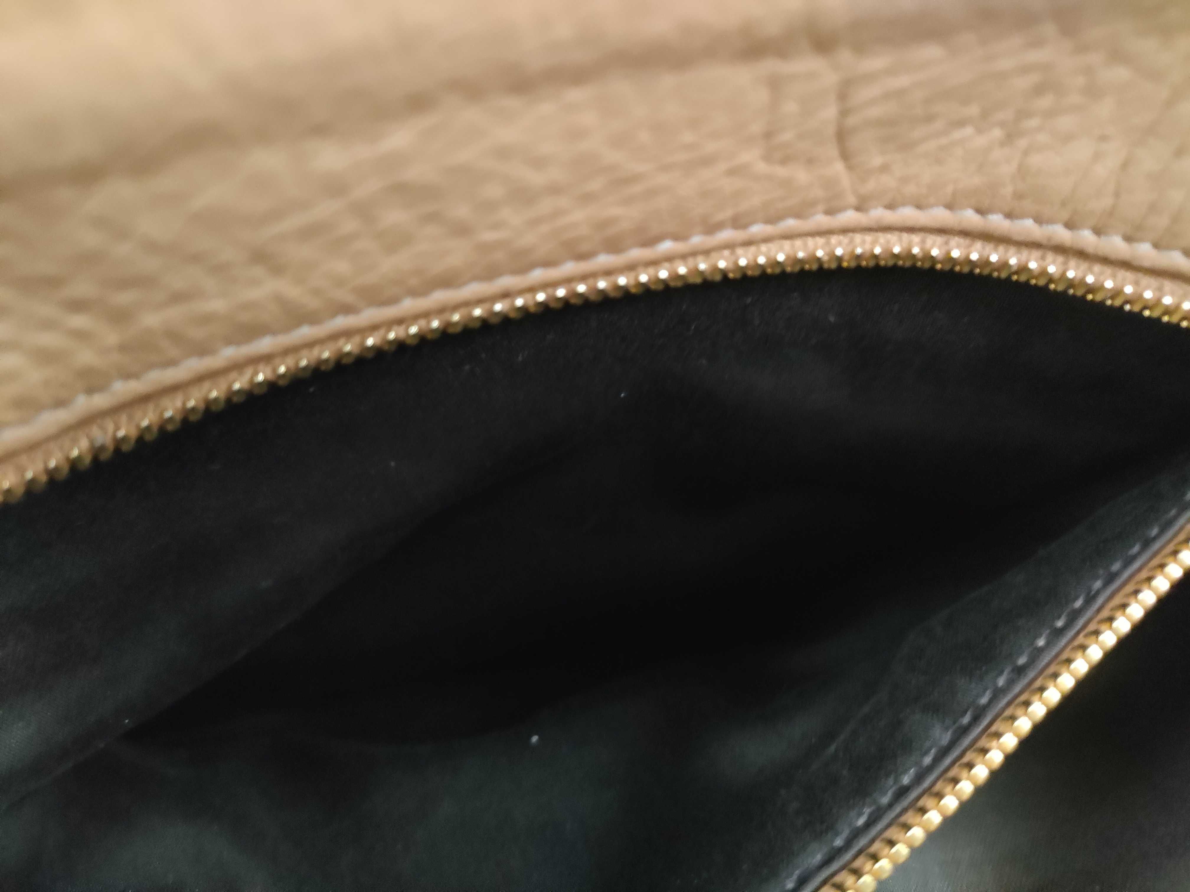 Vitello Daino Calfskin Tote Shoulder Bag — view 10