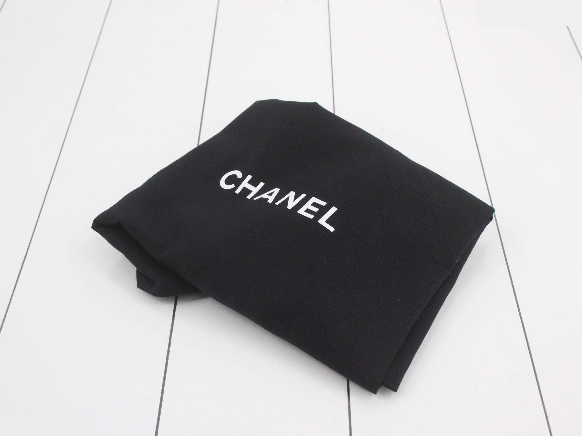 Matelassé Pearl Chain Shoulder Bag, Series 27 — view 7