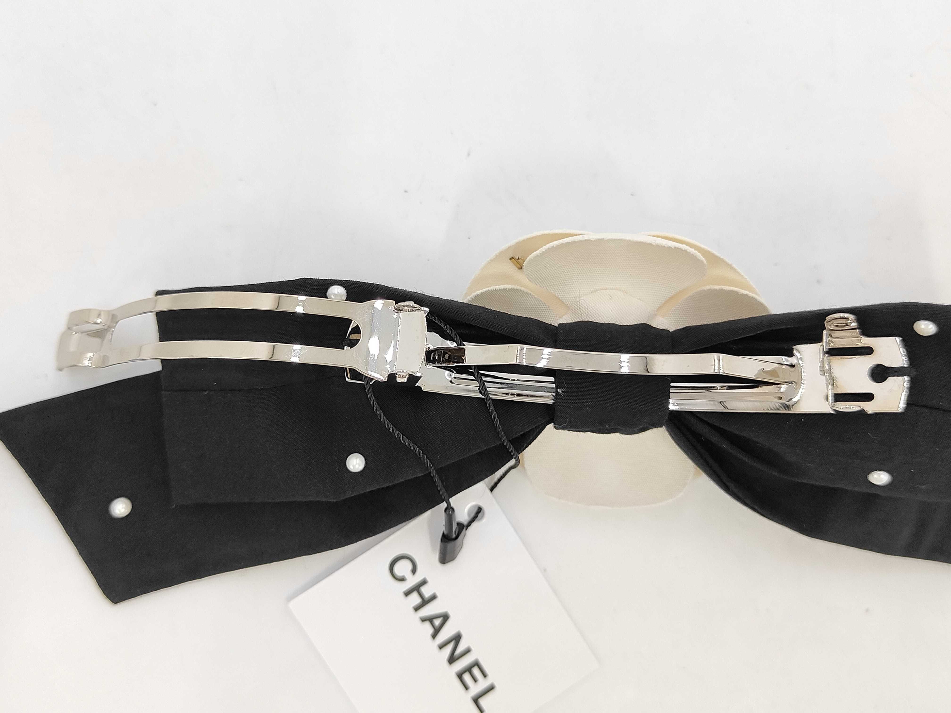 25C Camellia Pearl Coco Mark Ribbon Barrette Black x White Hair Accessory — view 3