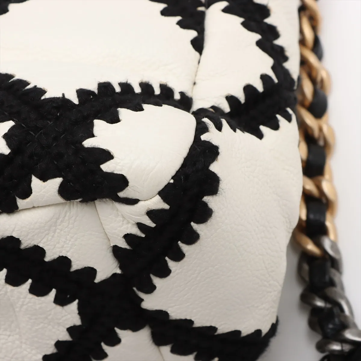 19 Large Leather Chain Shoulder Bag White x Black Gold x Silver Hardware 30921735 30s AS1161 — view 14