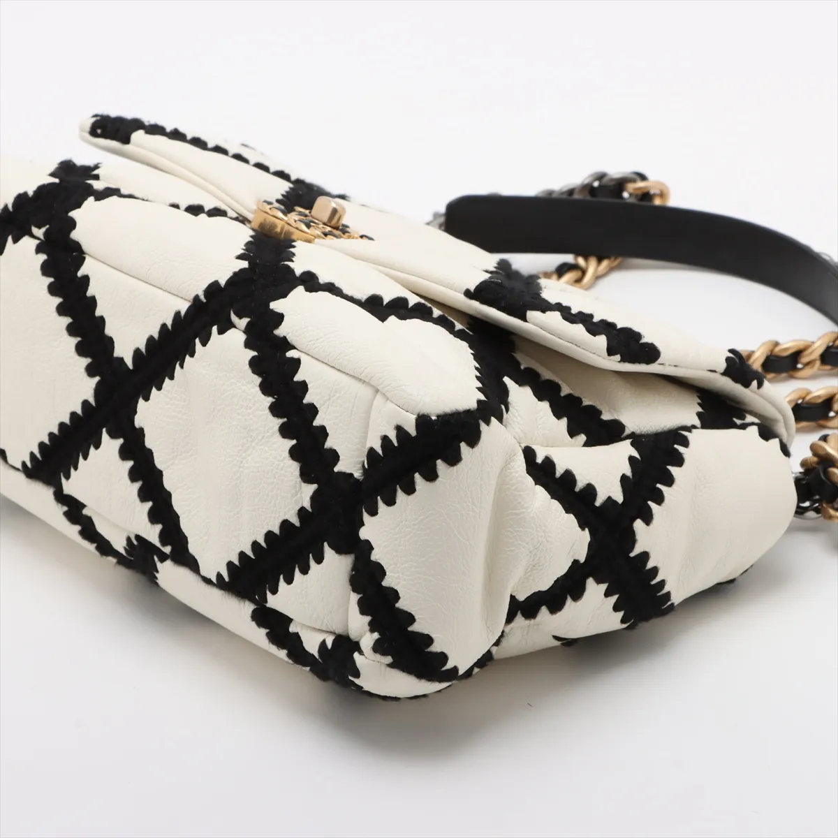 19 Large Leather Chain Shoulder Bag White x Black Gold x Silver Hardware 30921735 30s AS1161 — view 3
