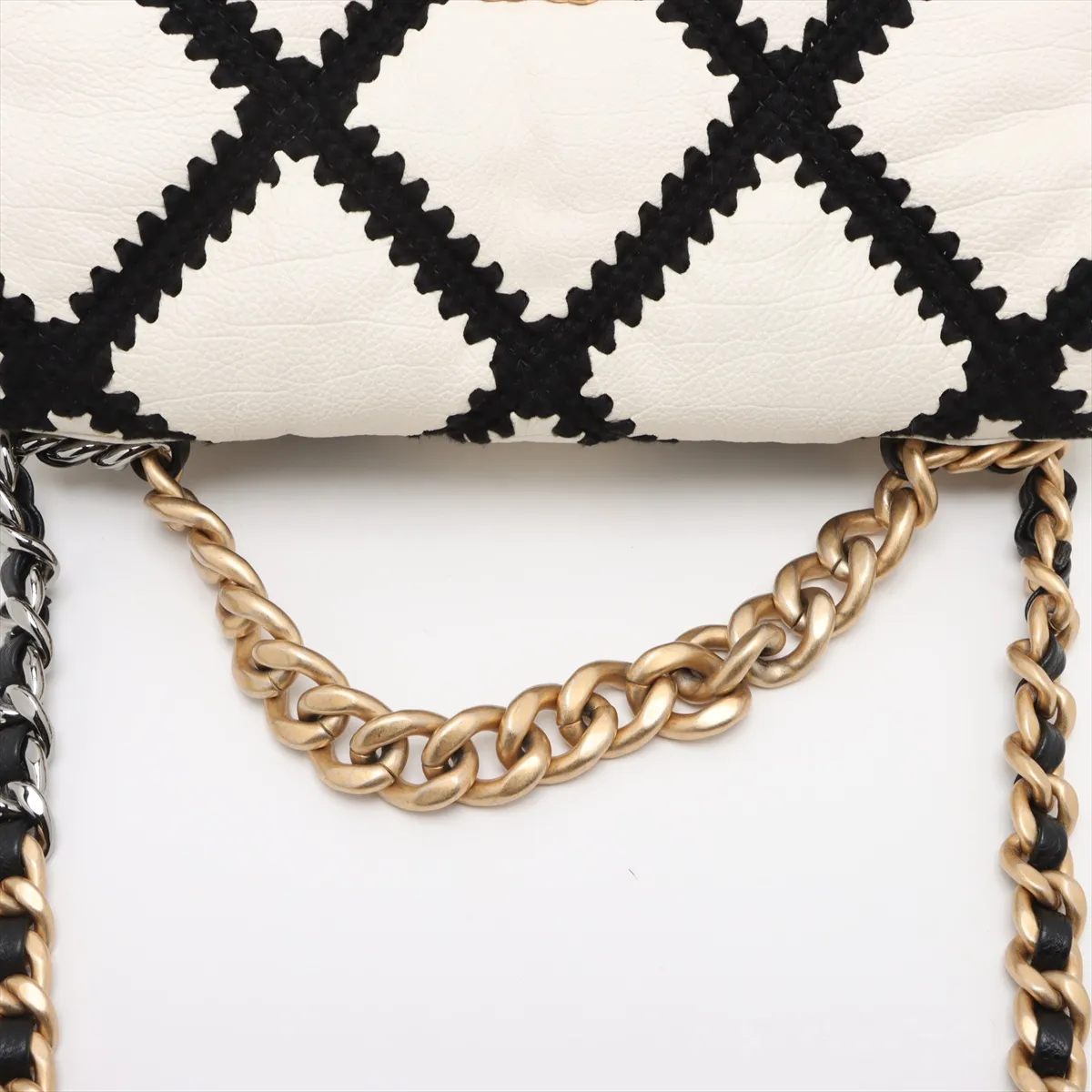 19 Large Leather Chain Shoulder Bag White x Black Gold x Silver Hardware 30921735 30s AS1161 — view 5