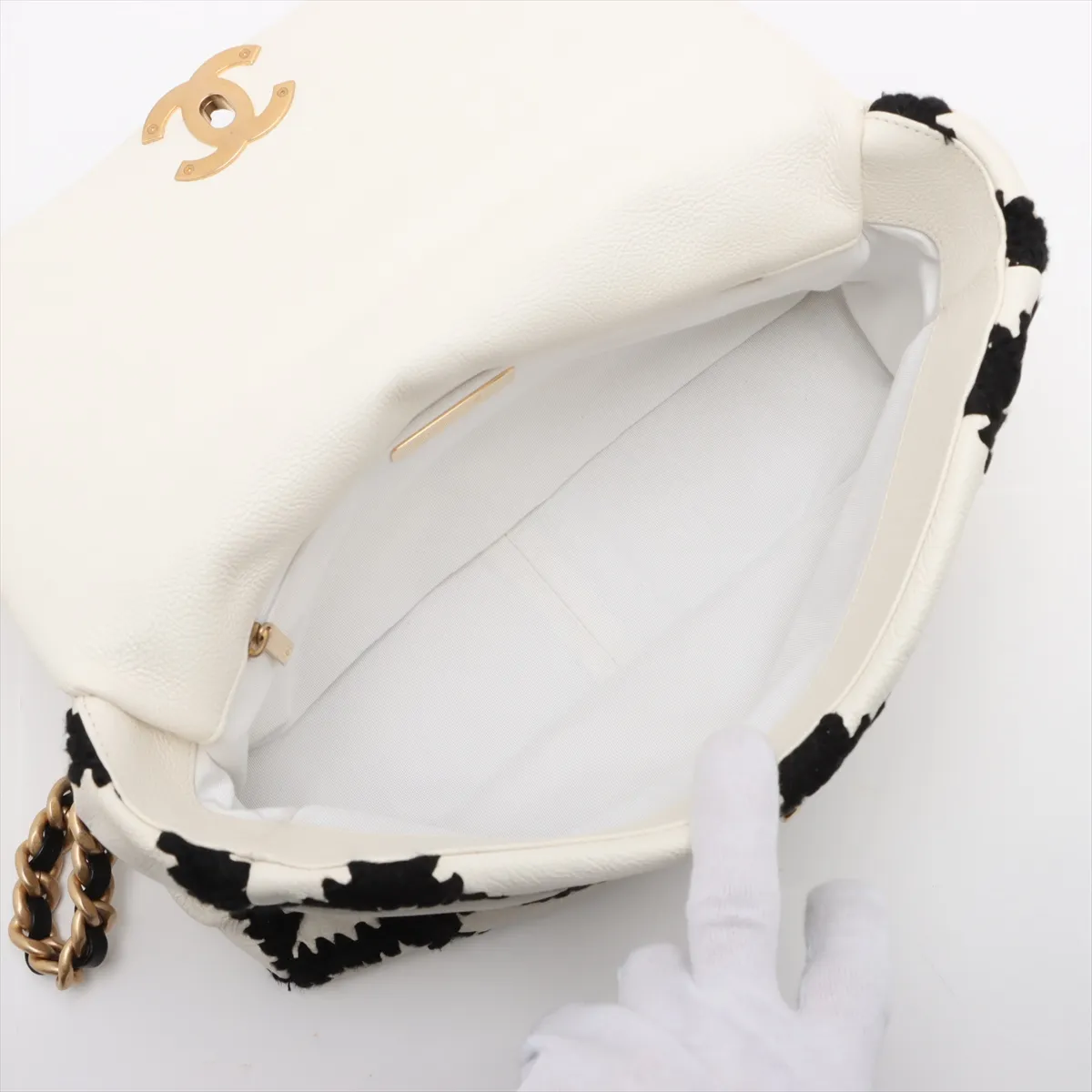 19 Large Leather Chain Shoulder Bag White x Black Gold x Silver Hardware 30921735 30s AS1161 — view 8