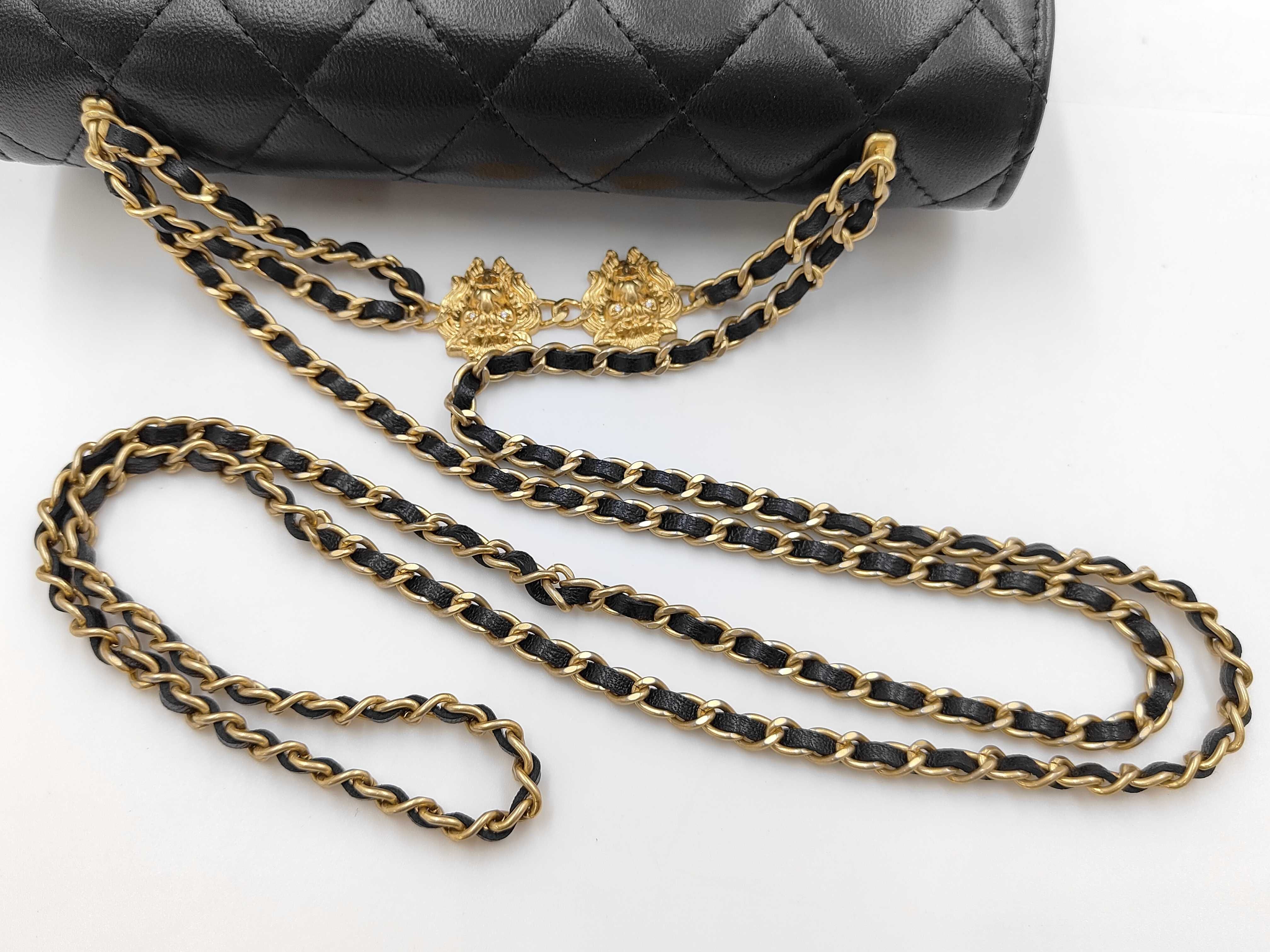 Matelassé Coco Mark Lion Motif Chain Shoulder Bag — view 7
