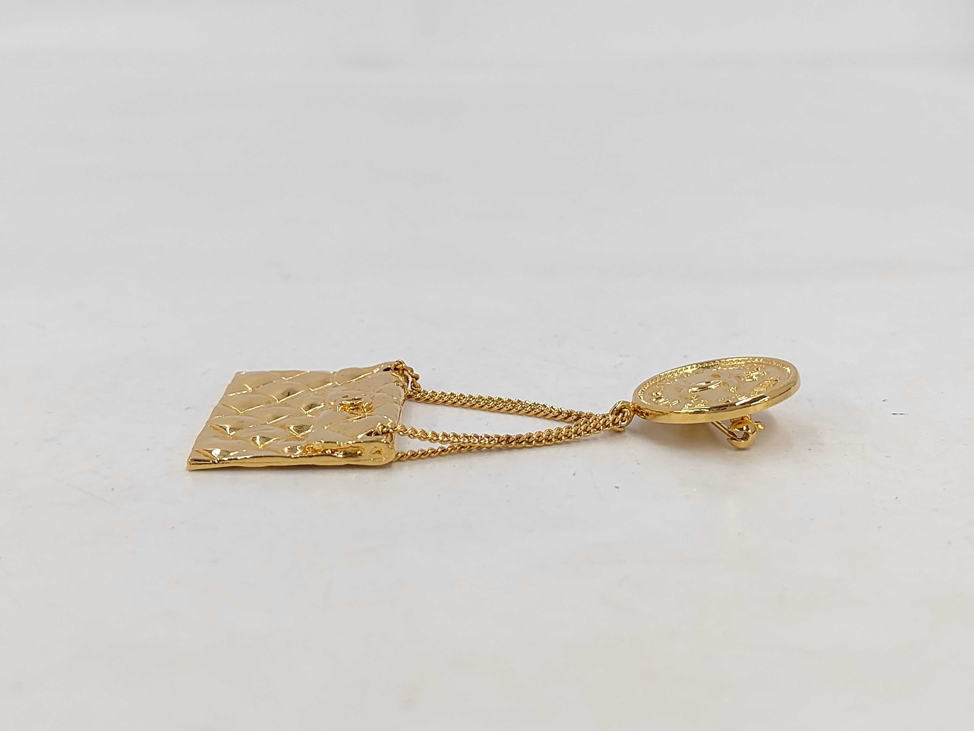 Matelassé Coco Mark Brooch — view 5