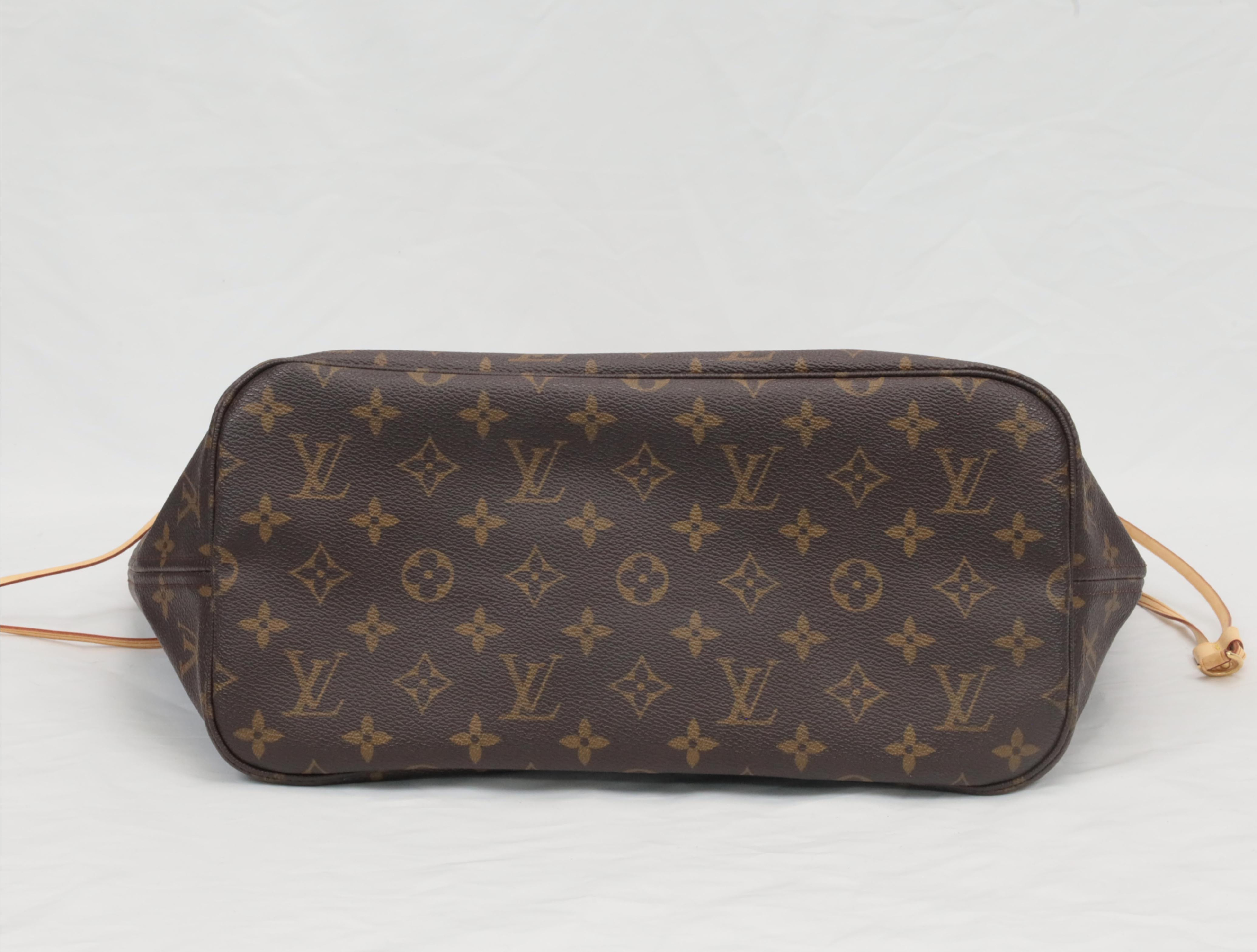 Neverfull MM Shoulder Bag — view 3