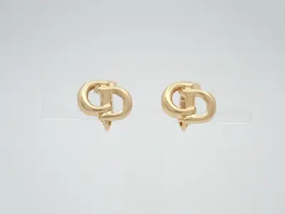 Other lines: Precious metals and earrings
