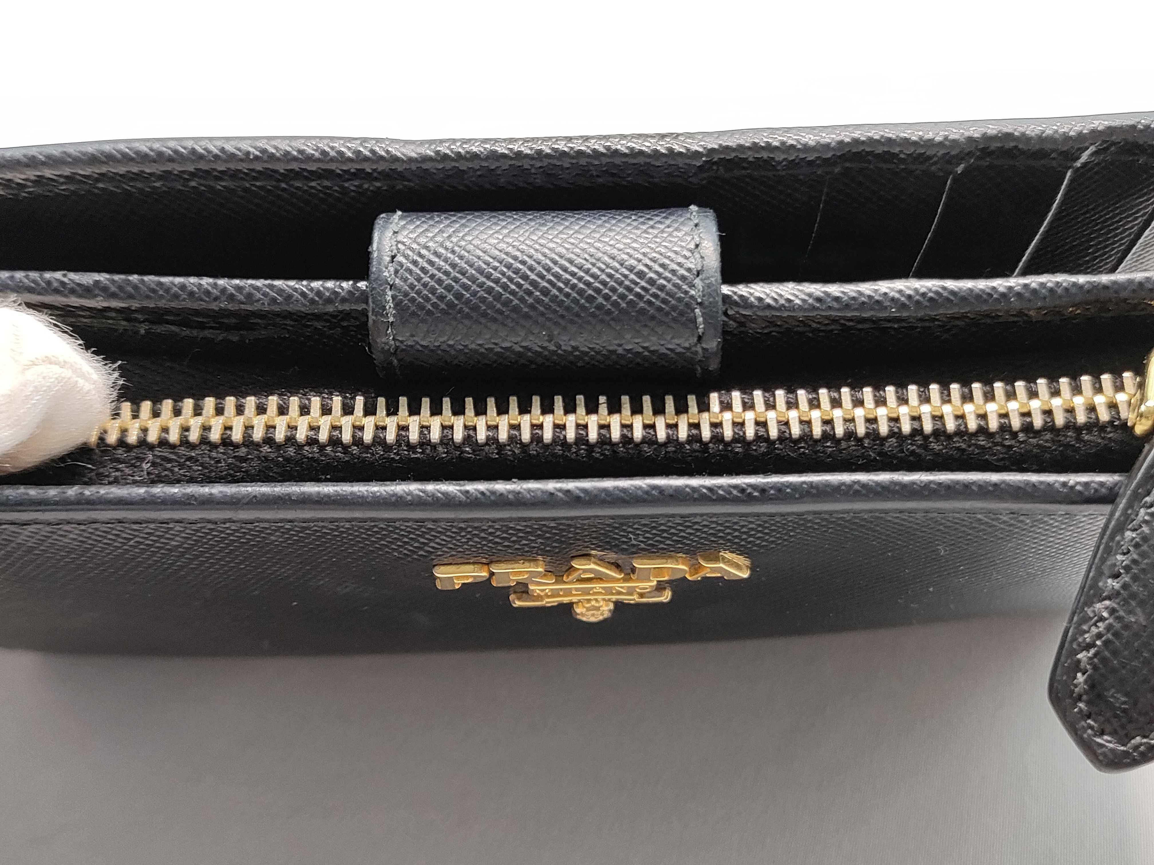 Vitello Move Gold Zip Medium Wallet Black 1M1225 Wallet — view 8
