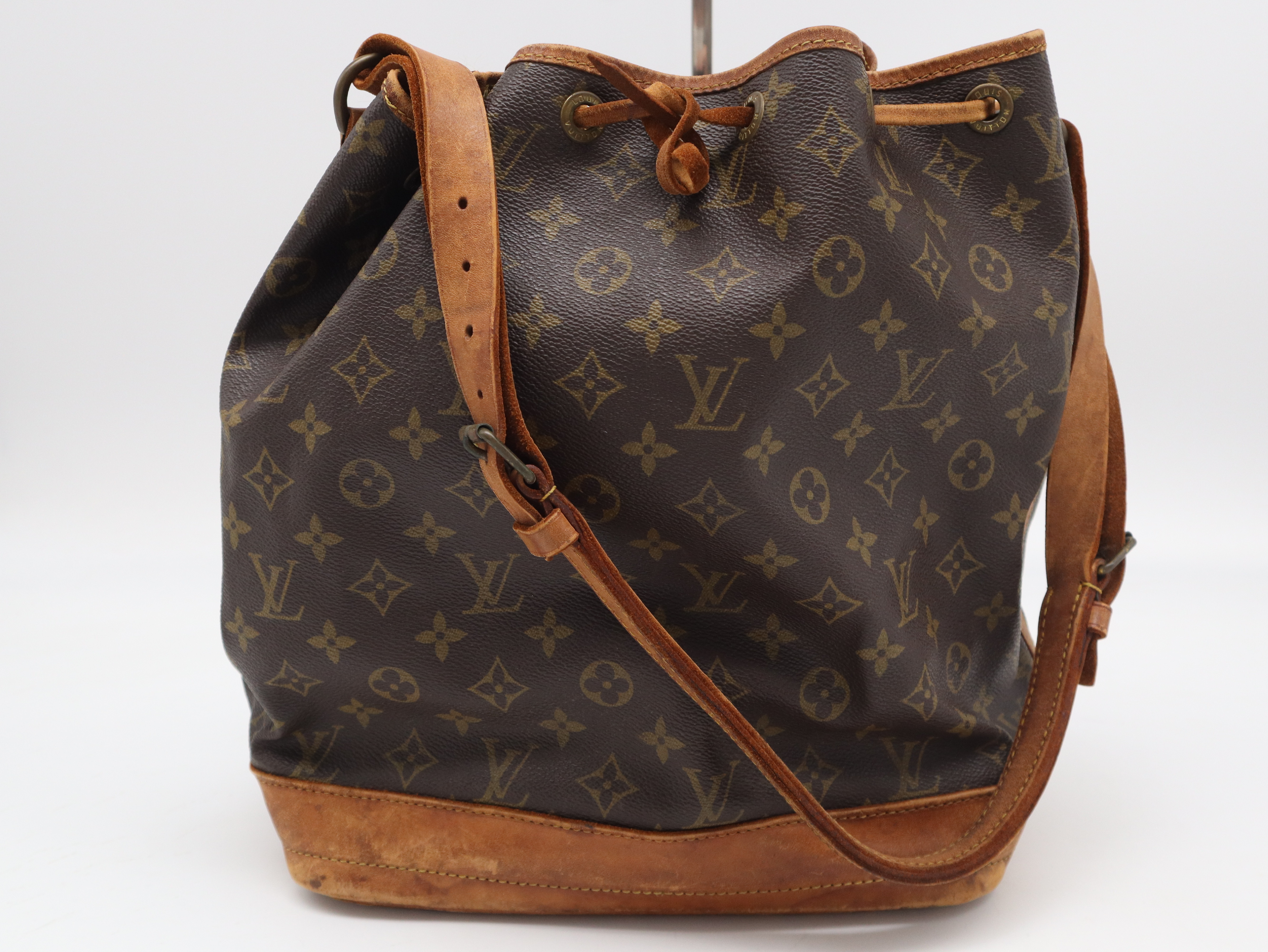 M42224 Monogram Noé Shoulder Bag