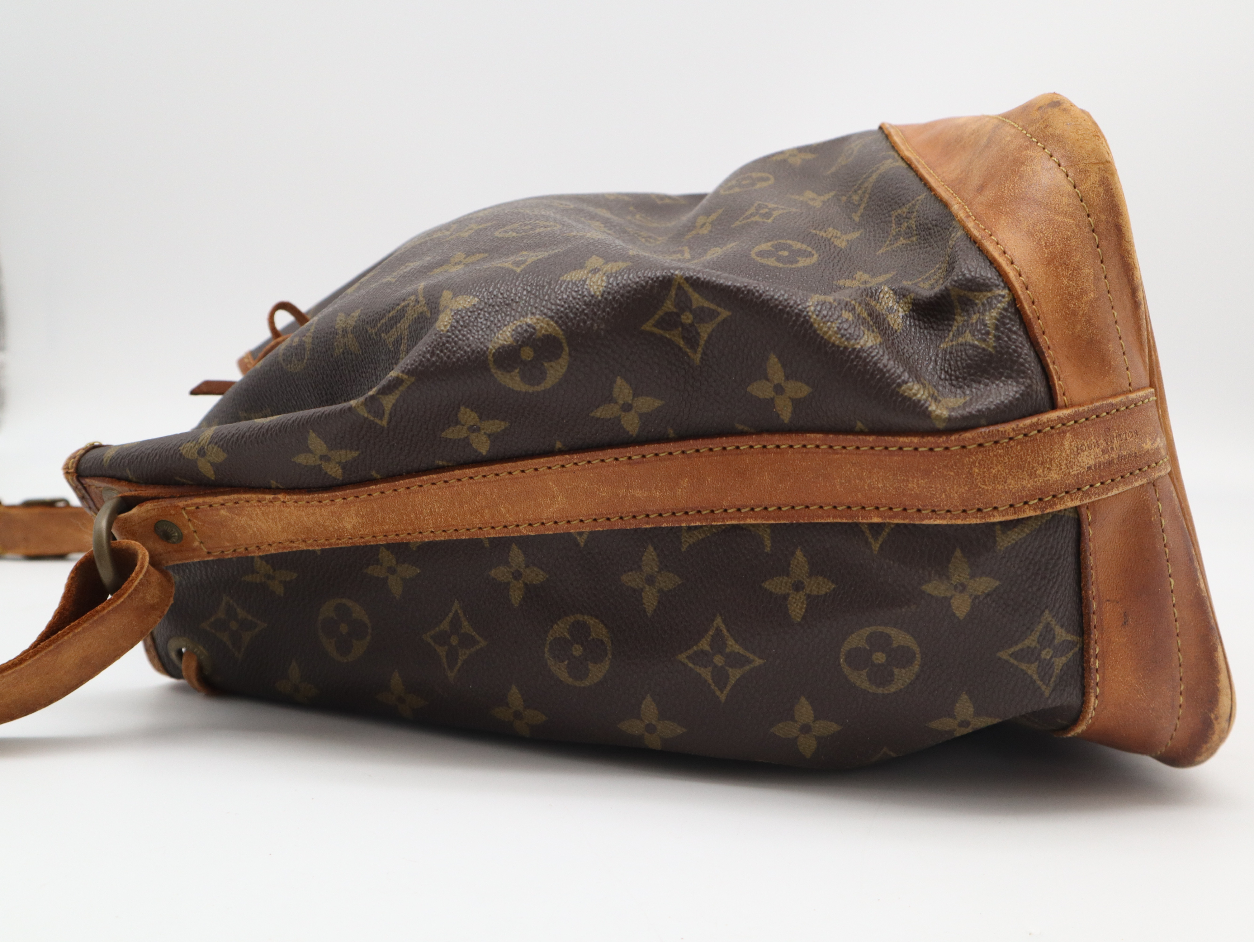 M42224 Monogram Noé Shoulder Bag — view 3