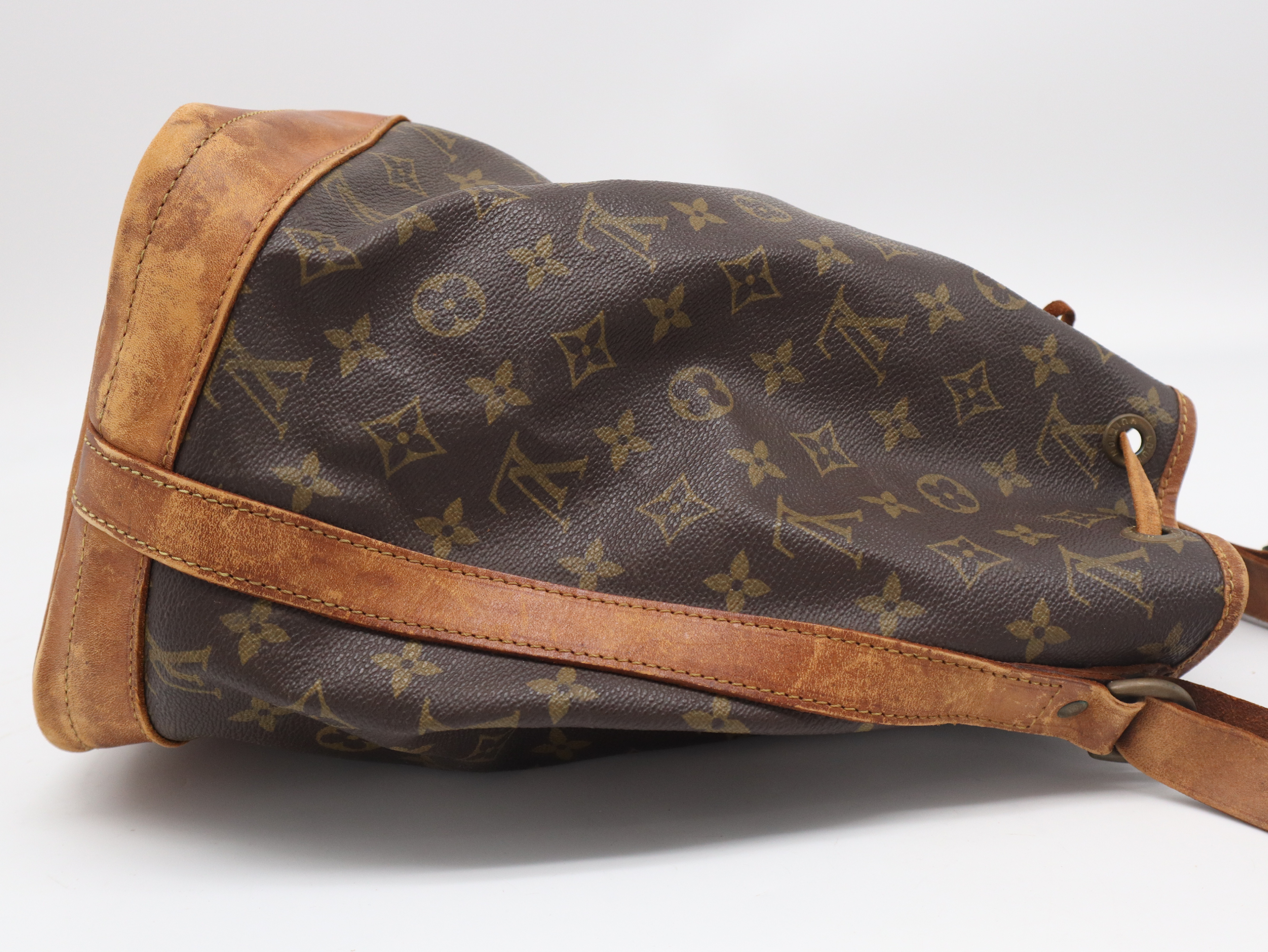 M42224 Monogram Noé Shoulder Bag — view 4