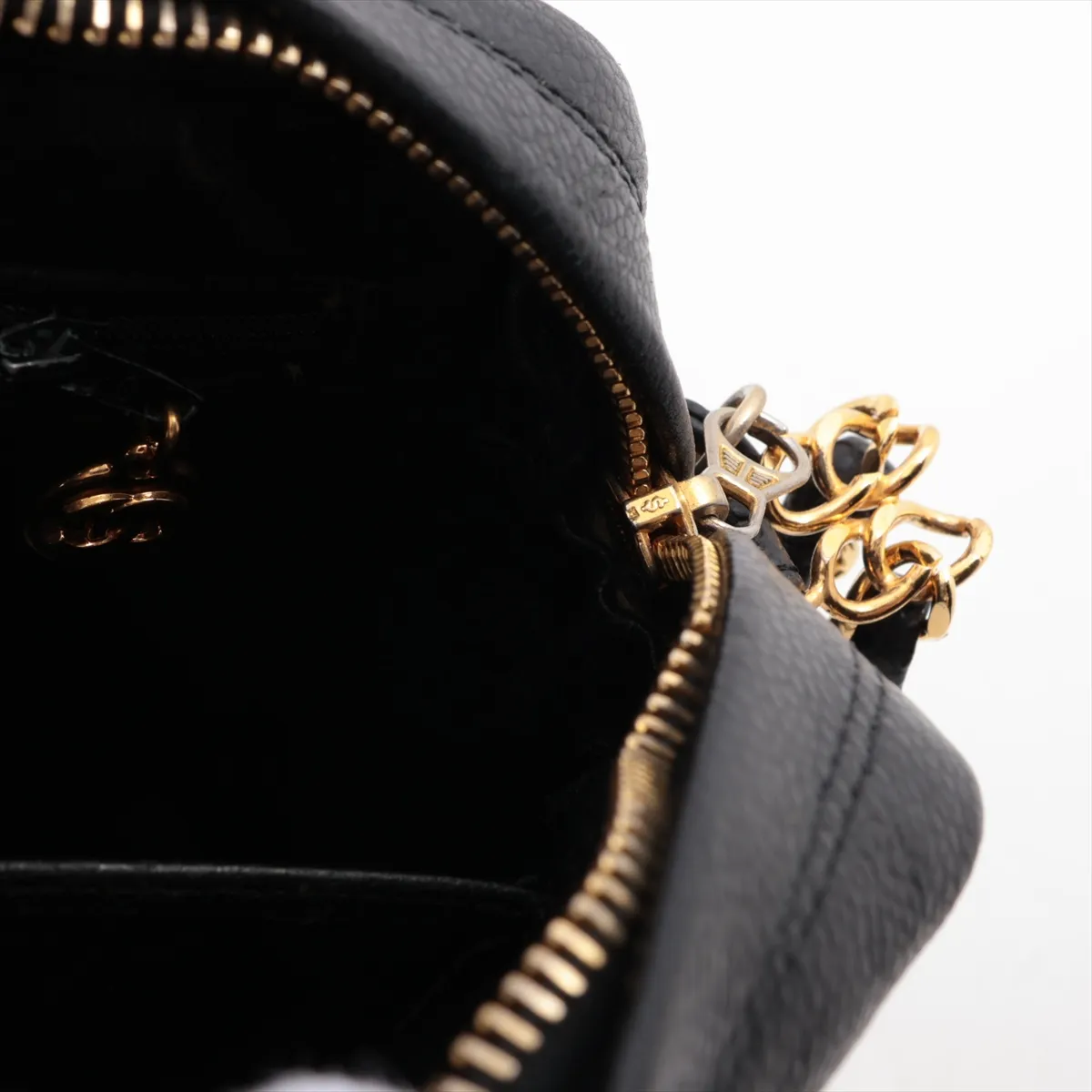 Matelasse Caviar Skin Chain Shoulder Bag Black Gold Hardware Base External Repair — view 13