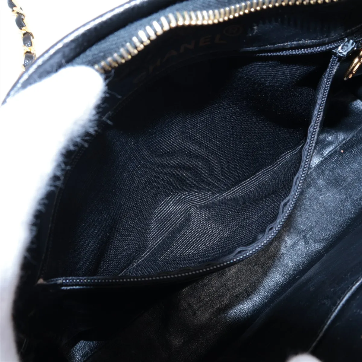 Matelasse Caviar Skin Chain Shoulder Bag Black Gold Hardware Base External Repair — view 8