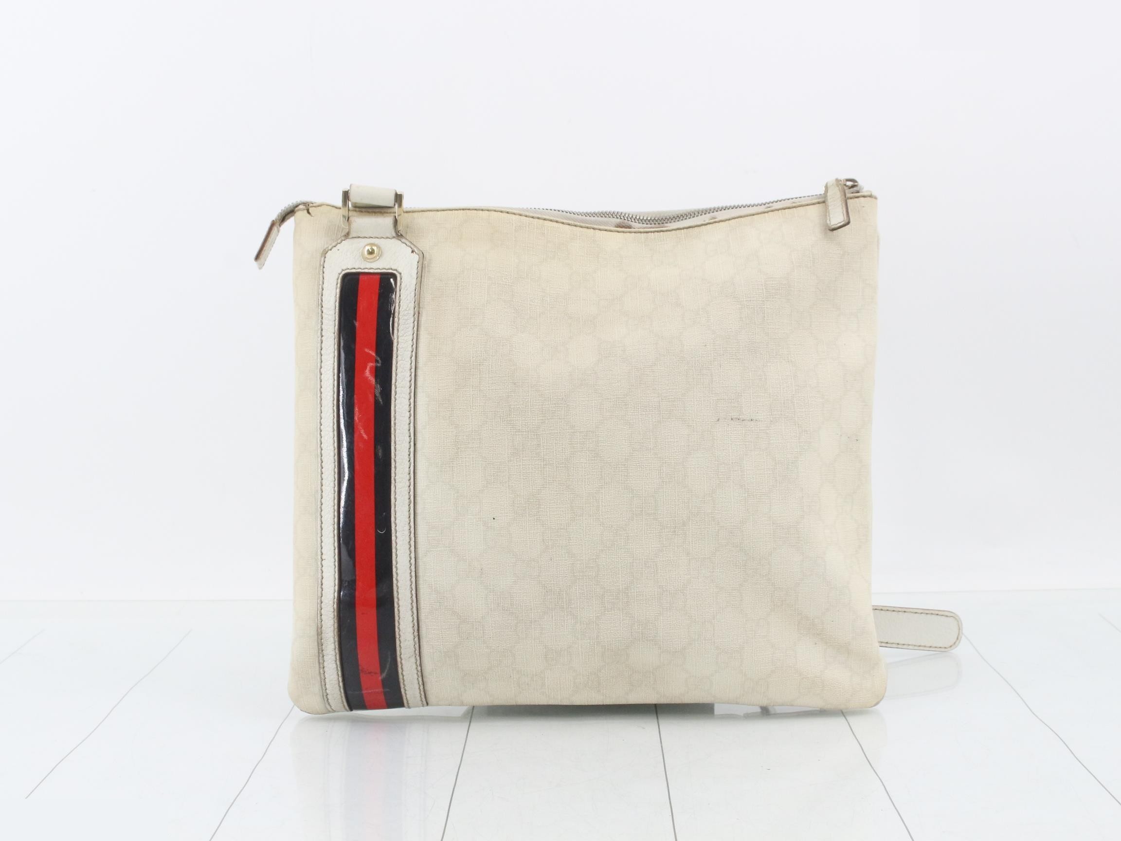 GG Supreme Shoulder Bag — view 2