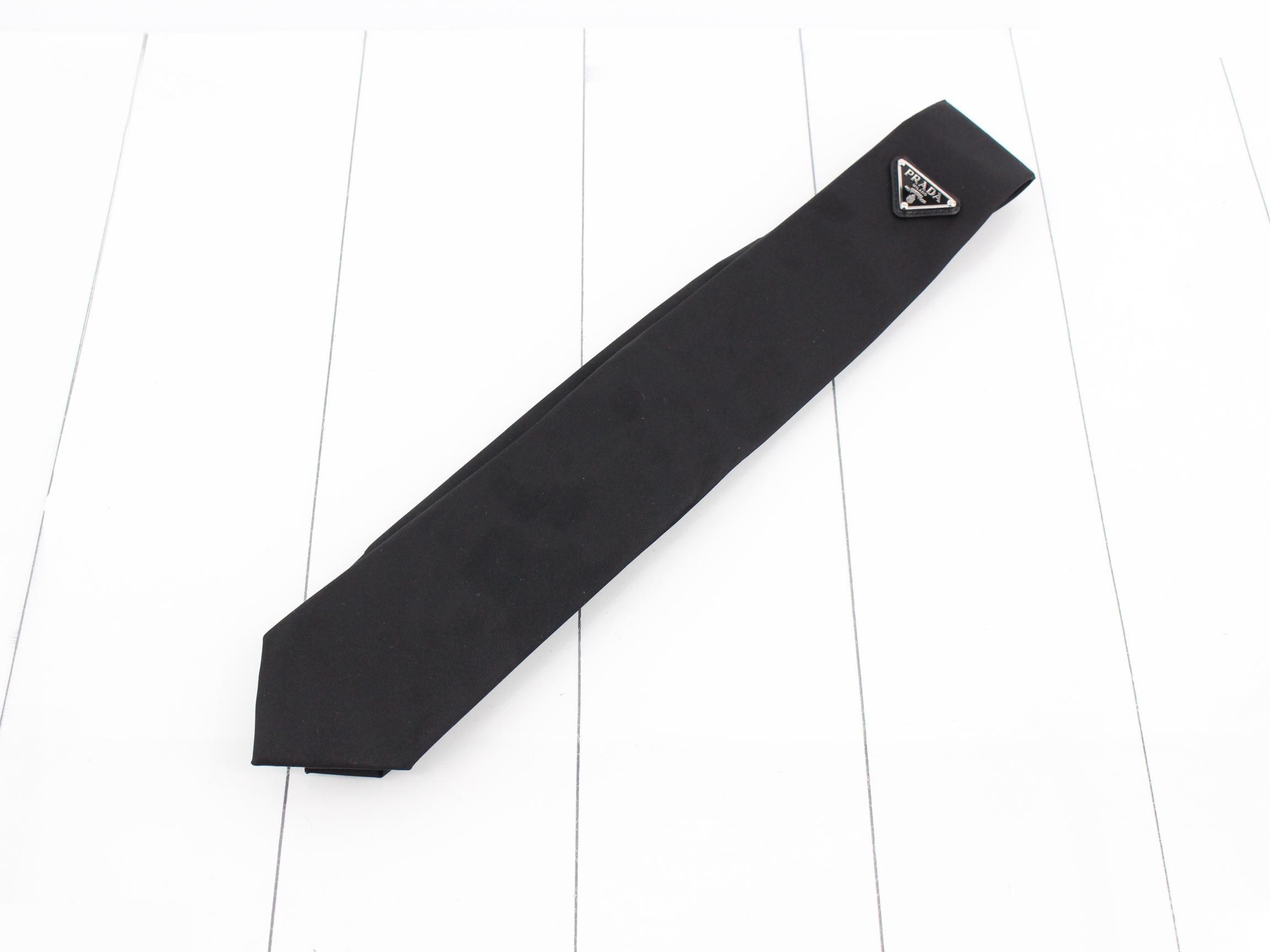 Re-NYLON Triangular Plate, Black, with Label/Box