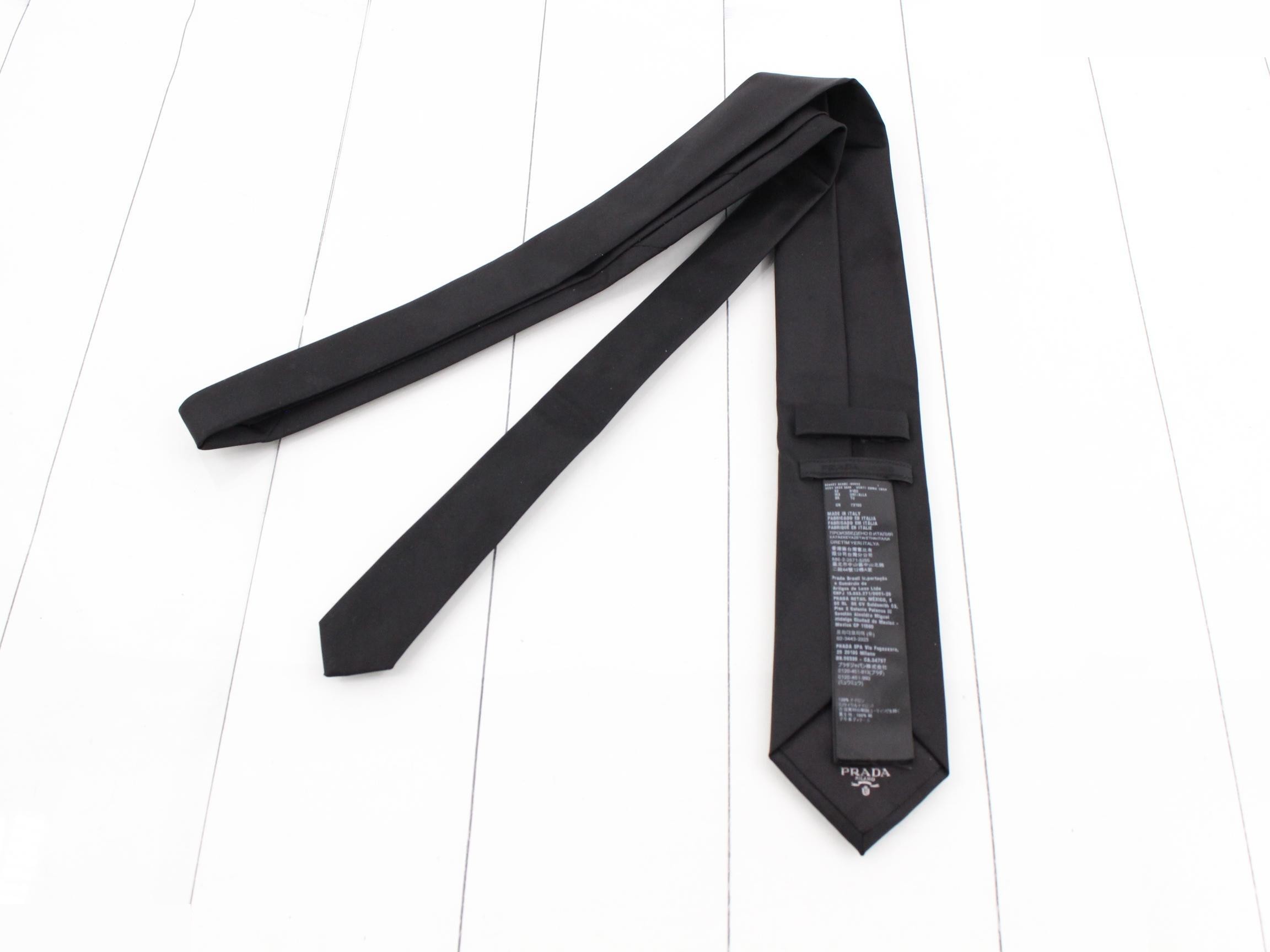 Re-NYLON Triangular Plate, Black, with Label/Box — view 2