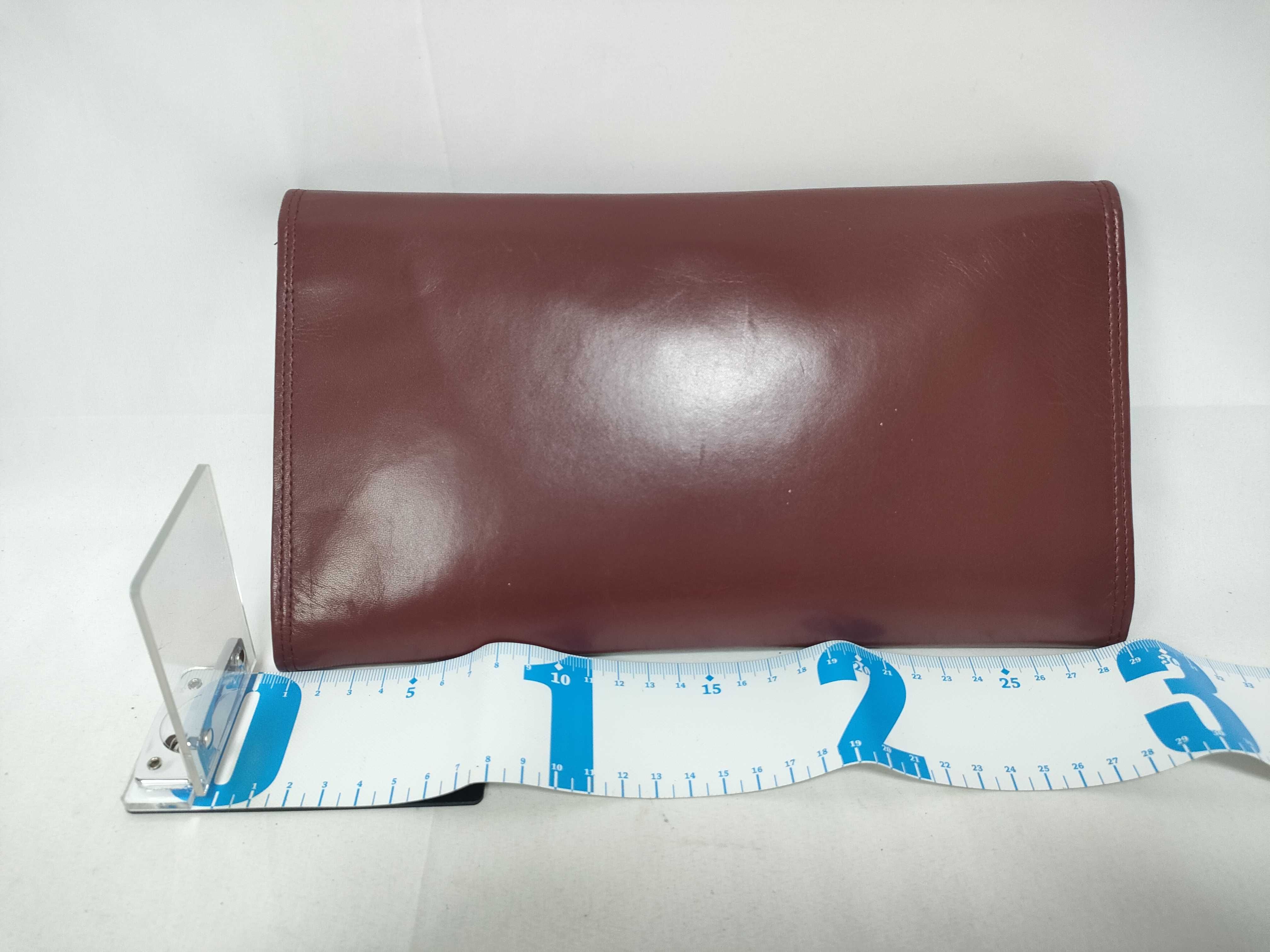 clutch — view 2