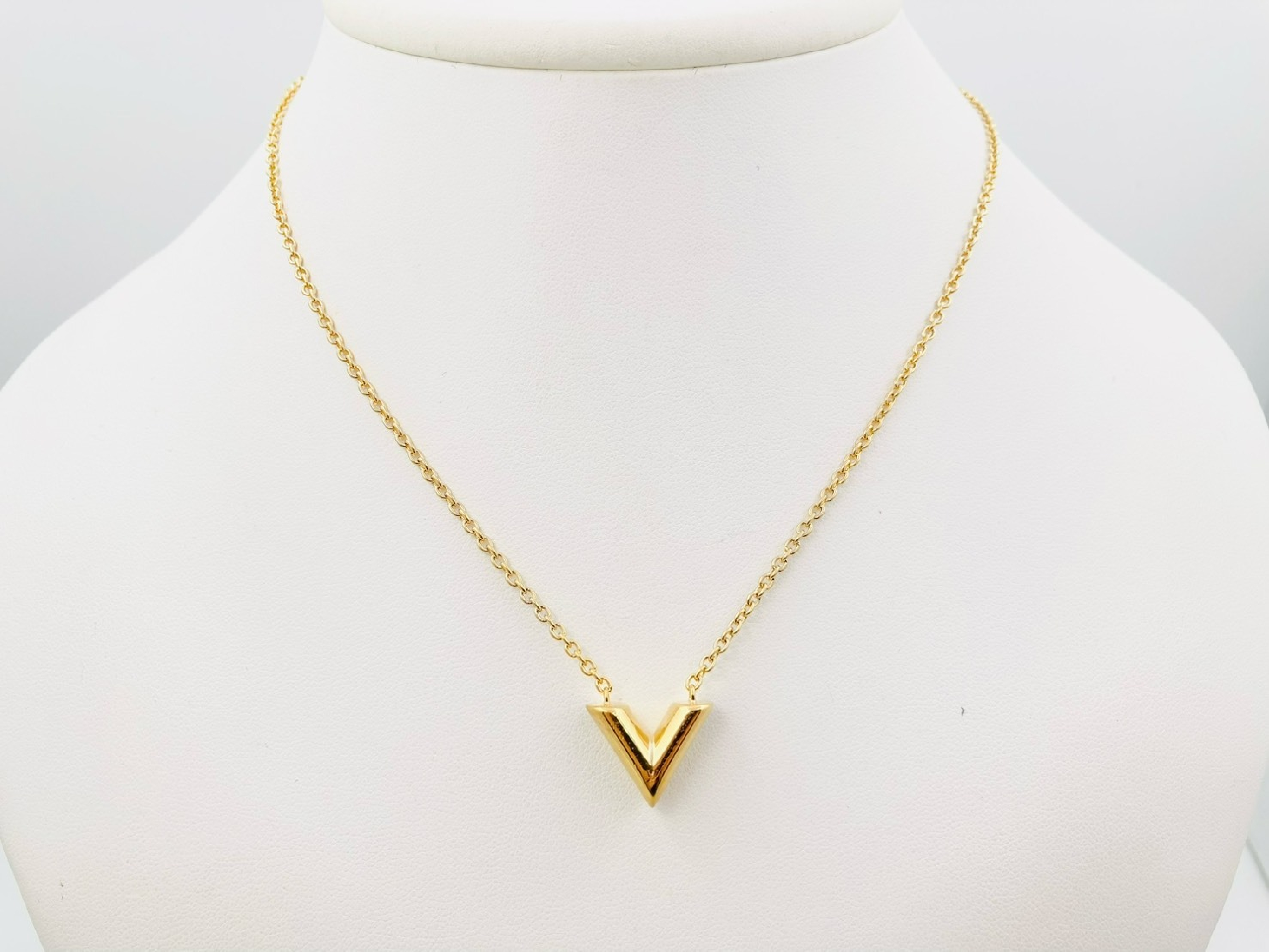M61083 Essential V Gold Necklace OB0158 — view 2