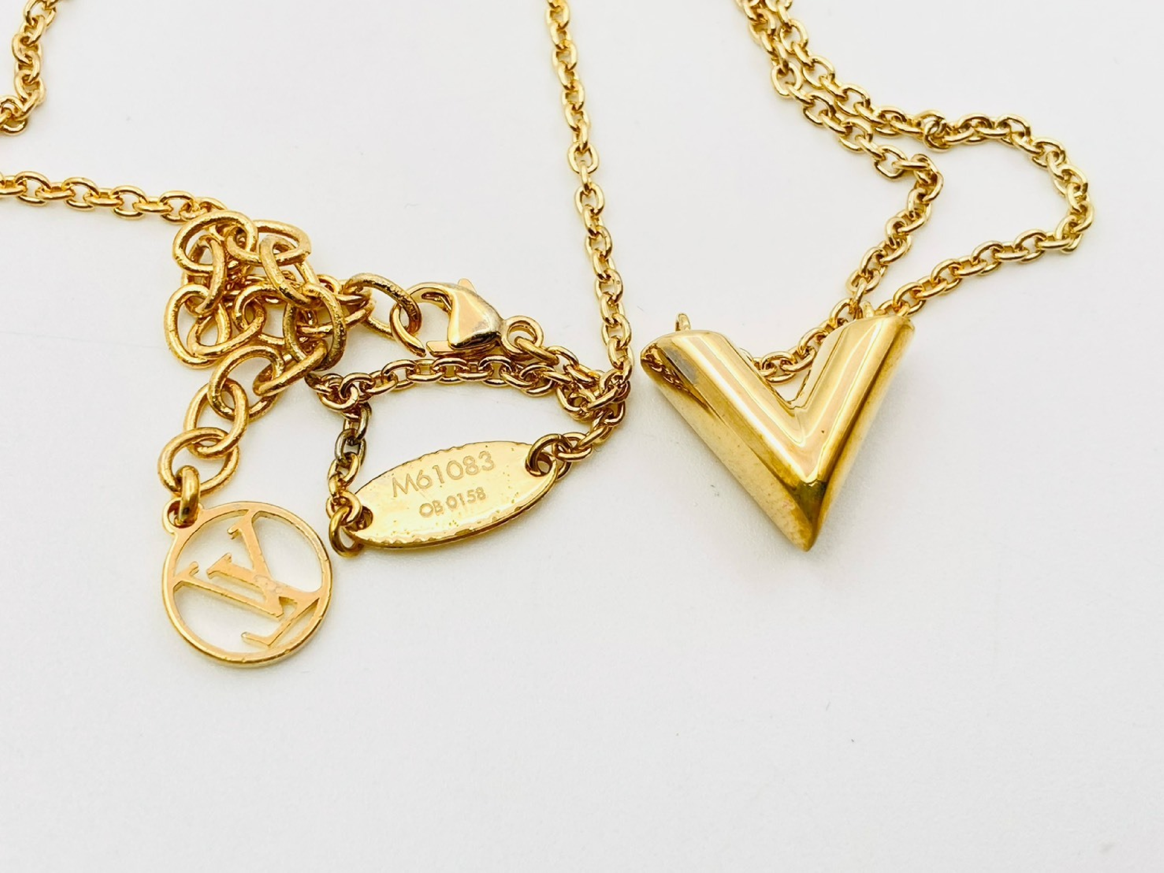 M61083 Essential V Gold Necklace OB0158 — view 4