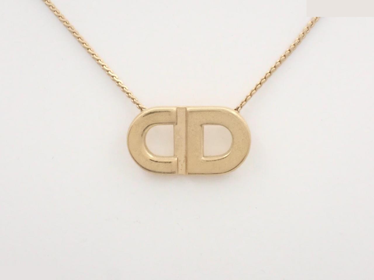 logo necklace, chain approximately 38cm