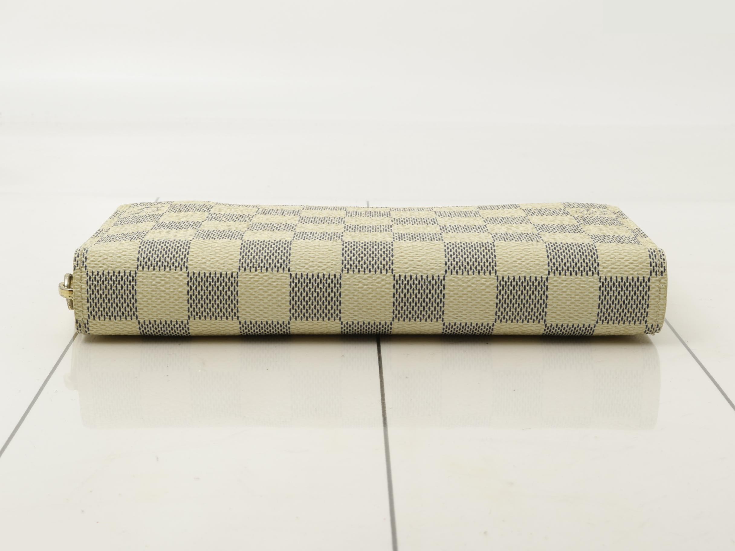 Damier Azur Zippy Wallet - Round Zipper Long Wallet — view 3