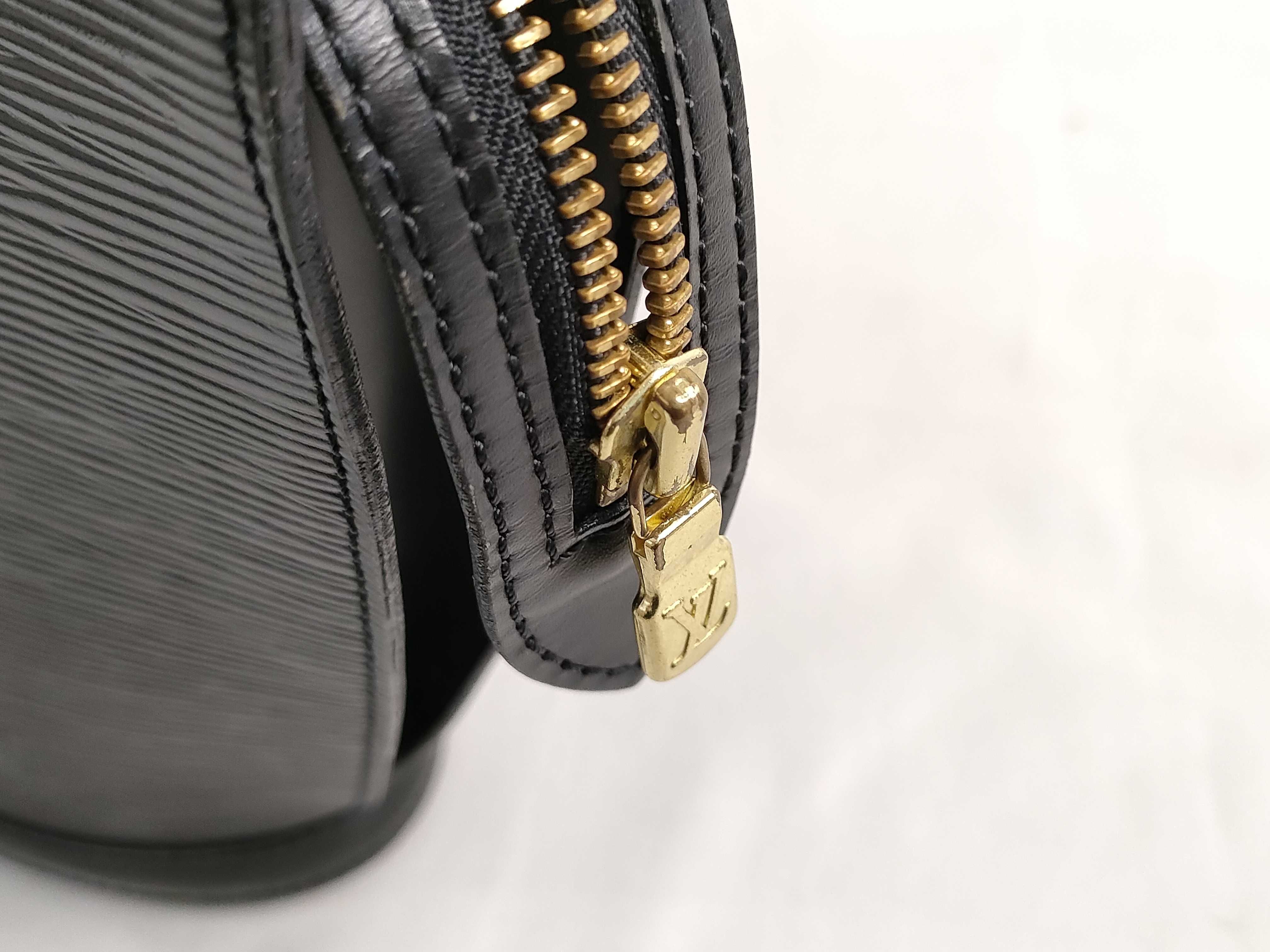 Epi Saint Jacques M52272 Black Tote Bag — view 13