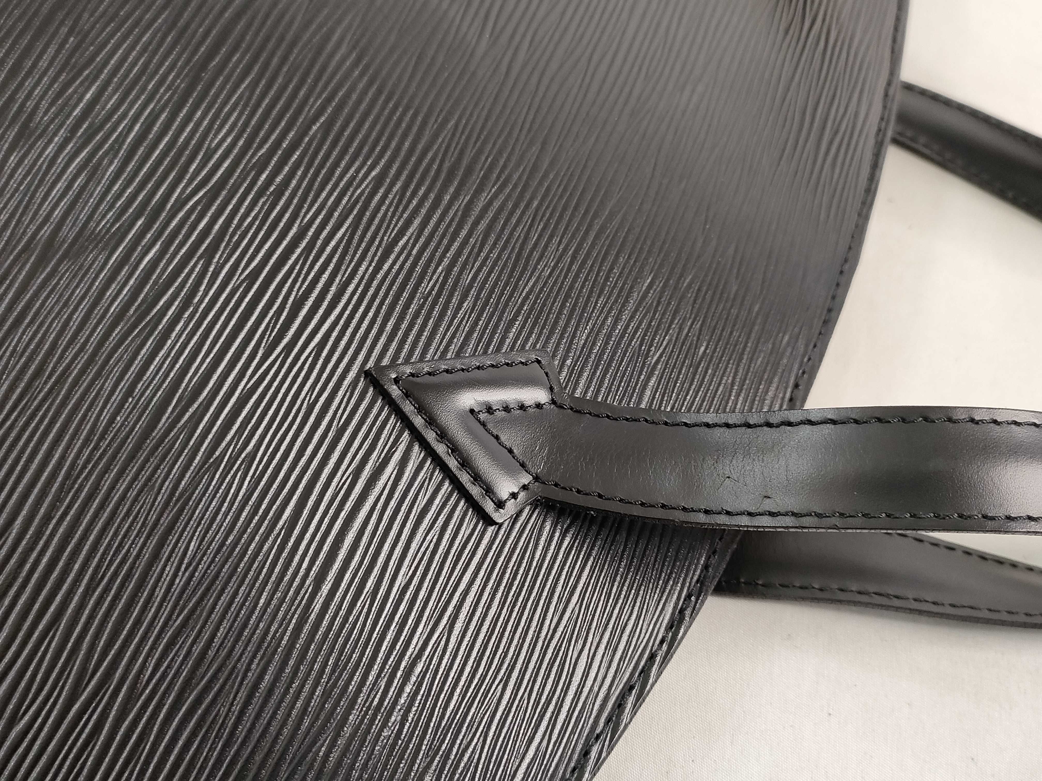 Epi Saint Jacques M52272 Black Tote Bag — view 5