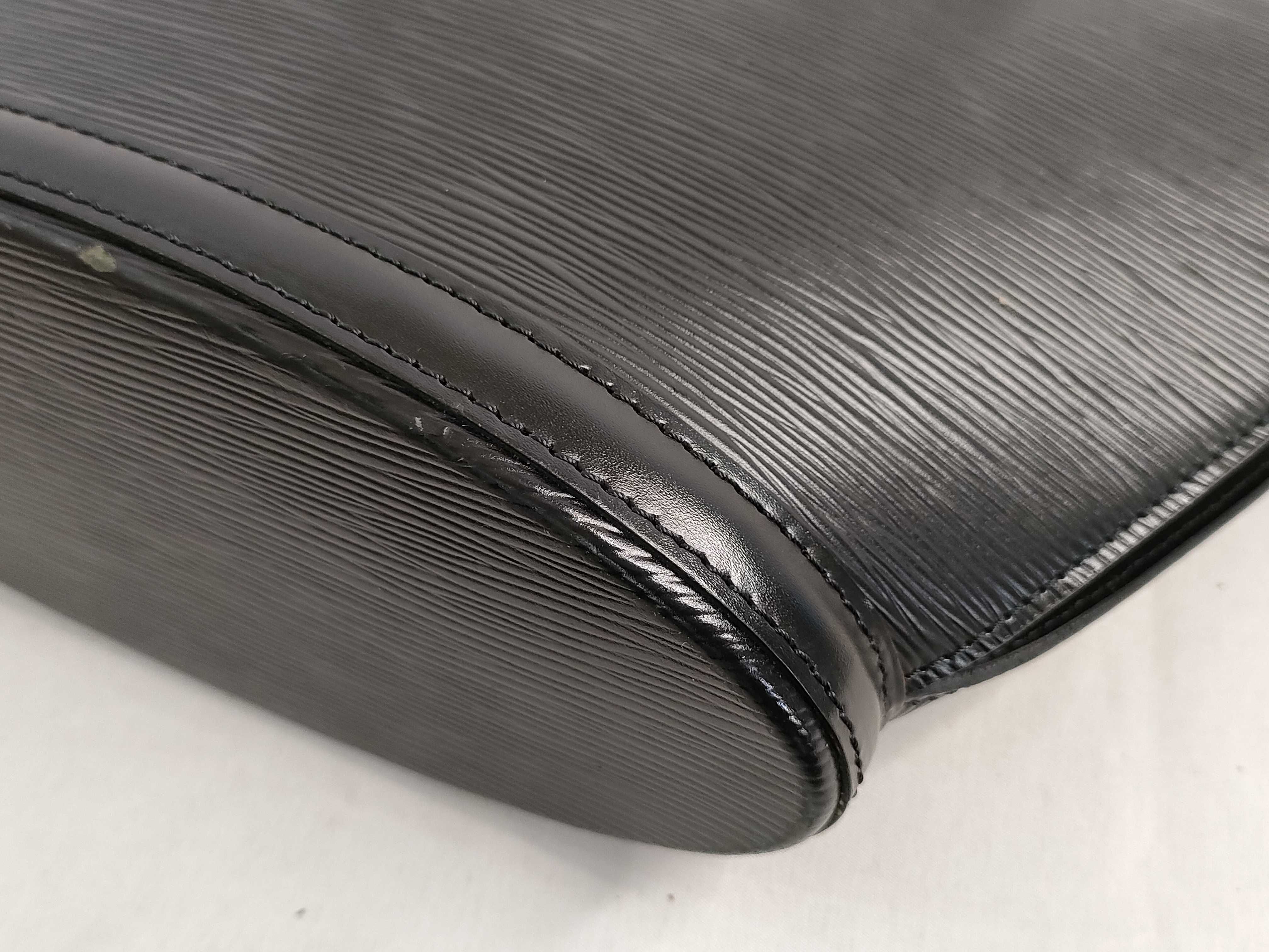 Epi Saint Jacques M52272 Black Tote Bag — view 6