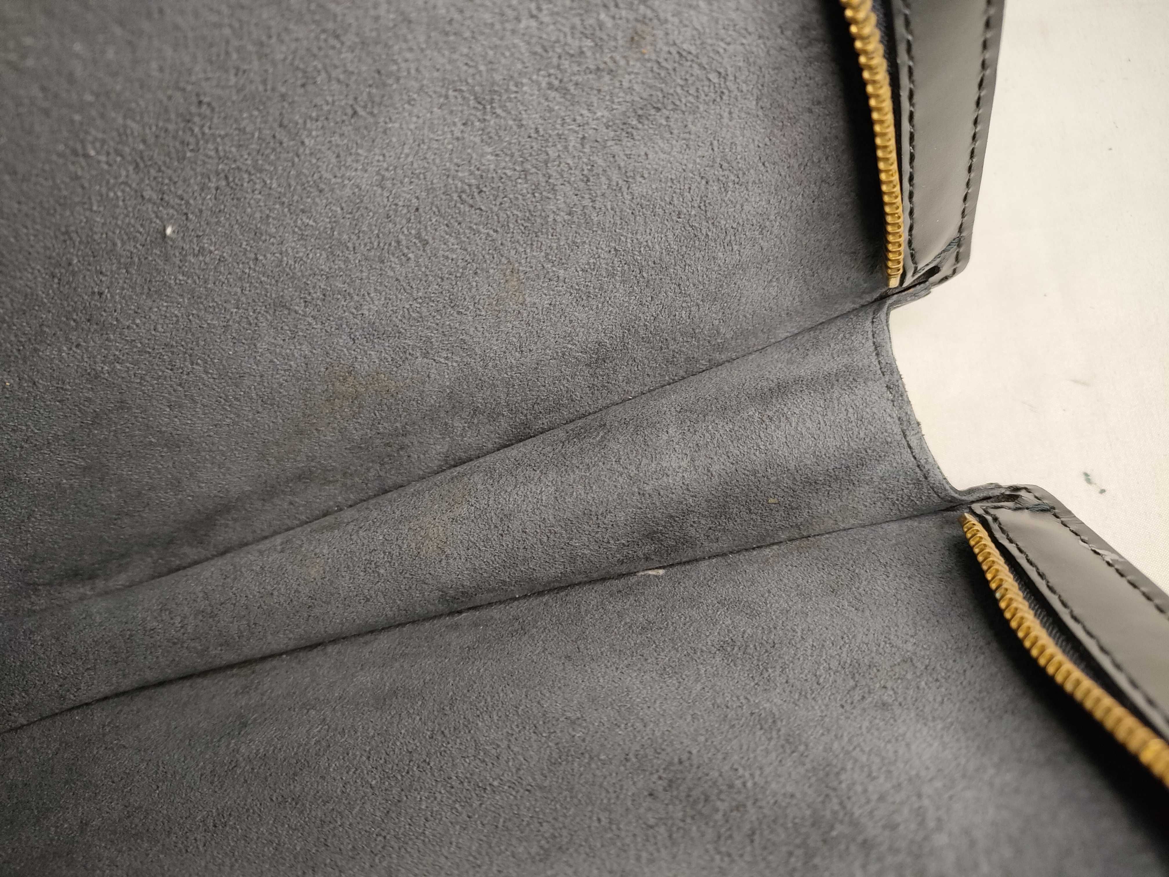 Epi Saint Jacques M52272 Black Tote Bag — view 9
