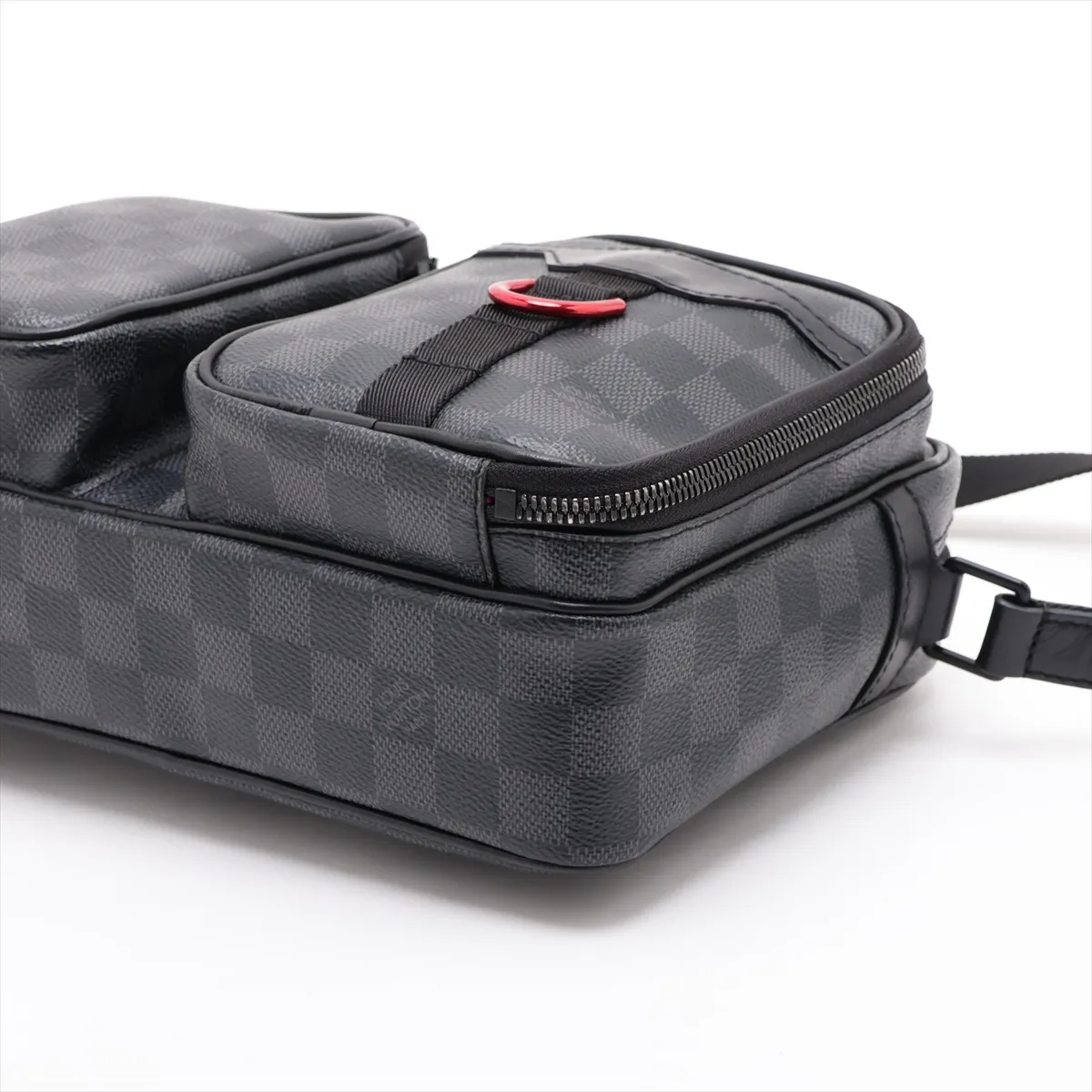Damier Graphite Utility Messenger Bag N40280 MB0240 Black (RFID detected) — view 3