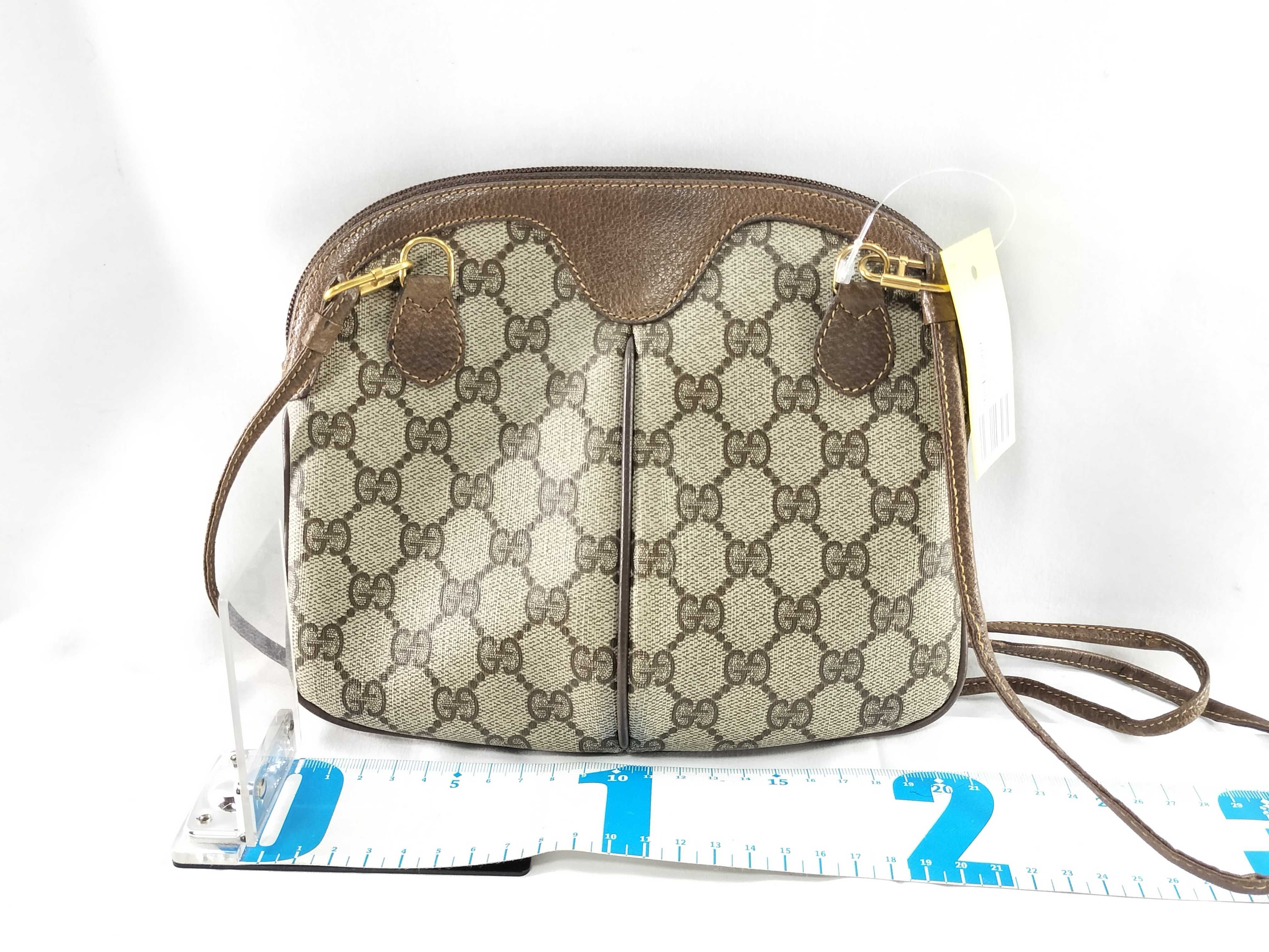 GG Supreme Shoulder Bag — view 2