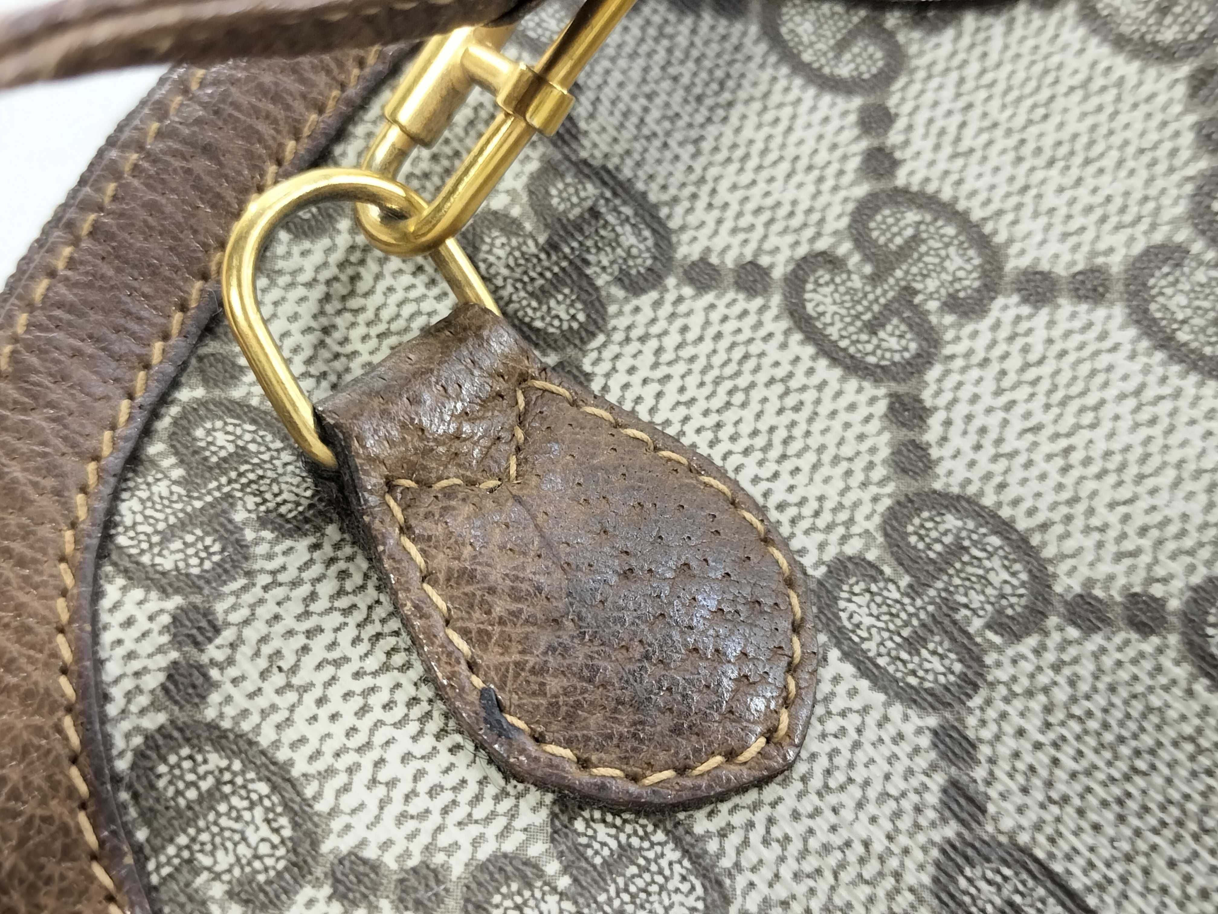 GG Supreme Shoulder Bag — view 3