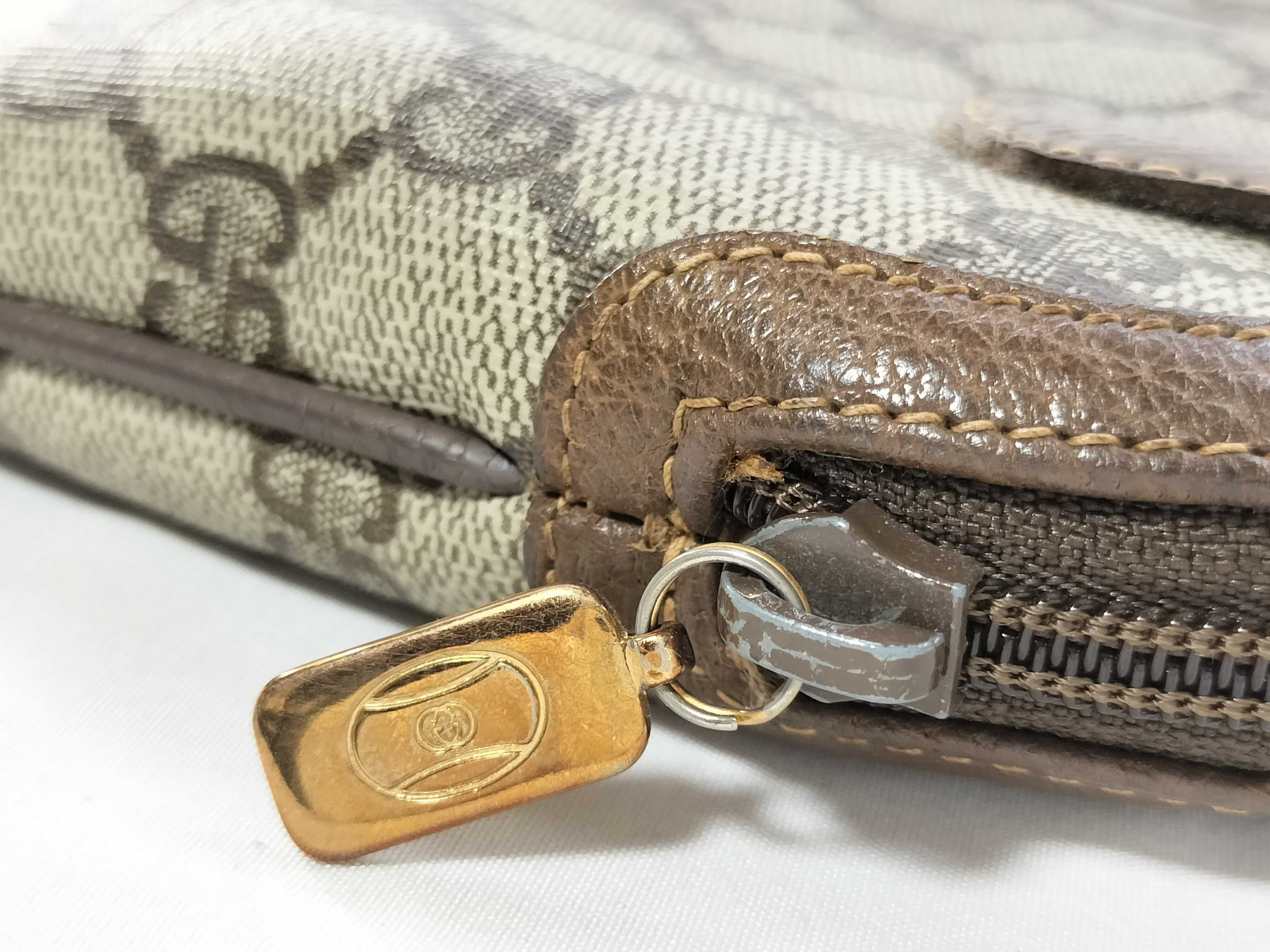 GG Supreme Shoulder Bag — view 8