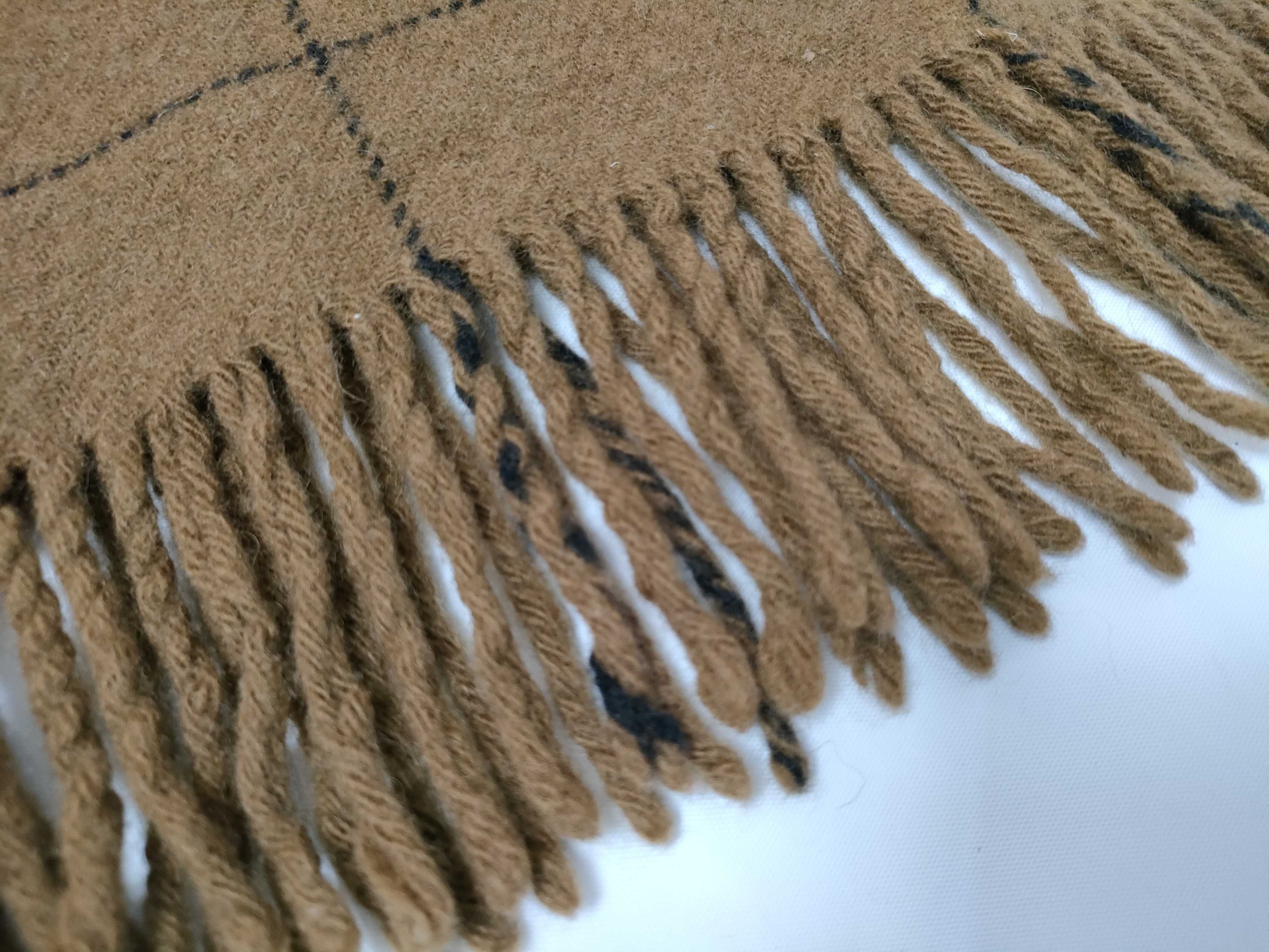 wool shawl/blanket in brown. Other accessories. — view 3