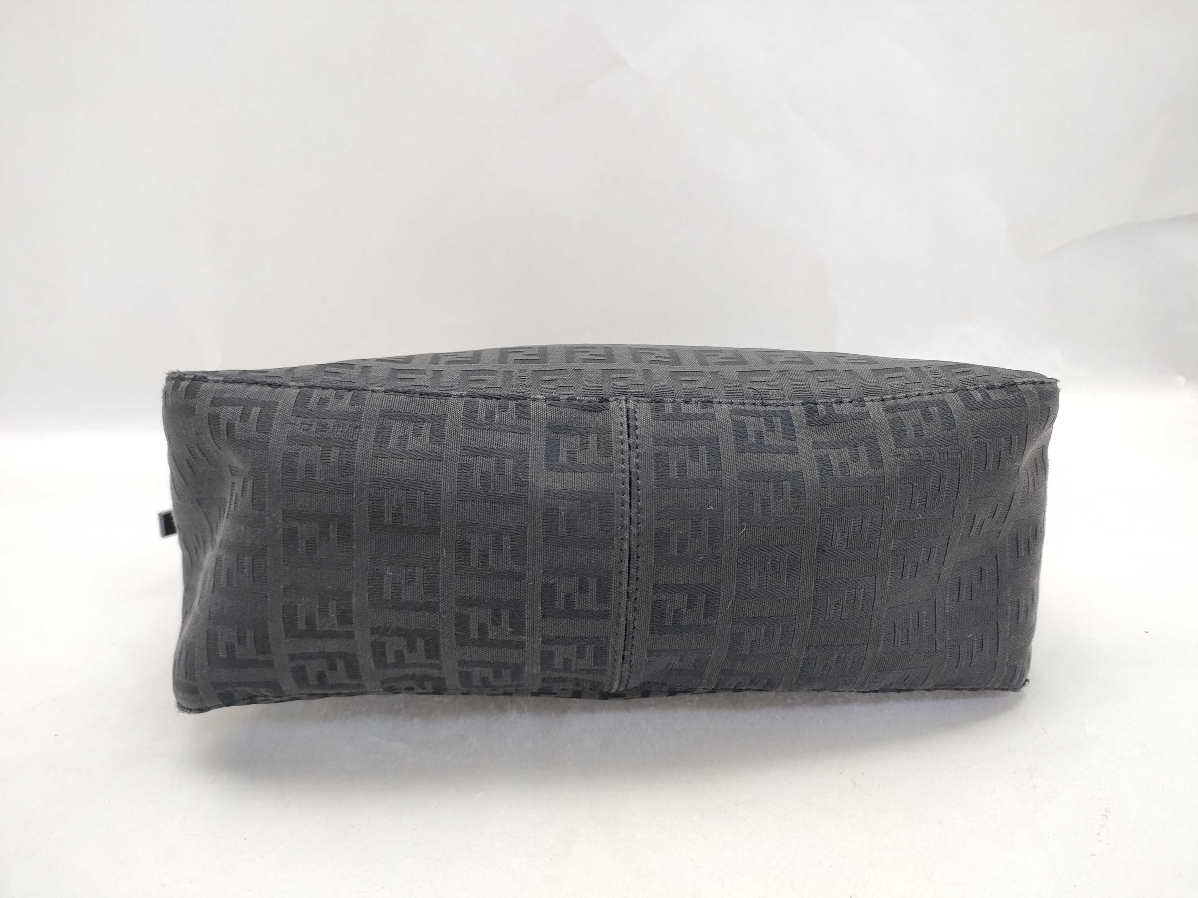 Zucchino Jacquard Black One-Shoulder Bag Accessory Pouch Shoulder Bag — view 9