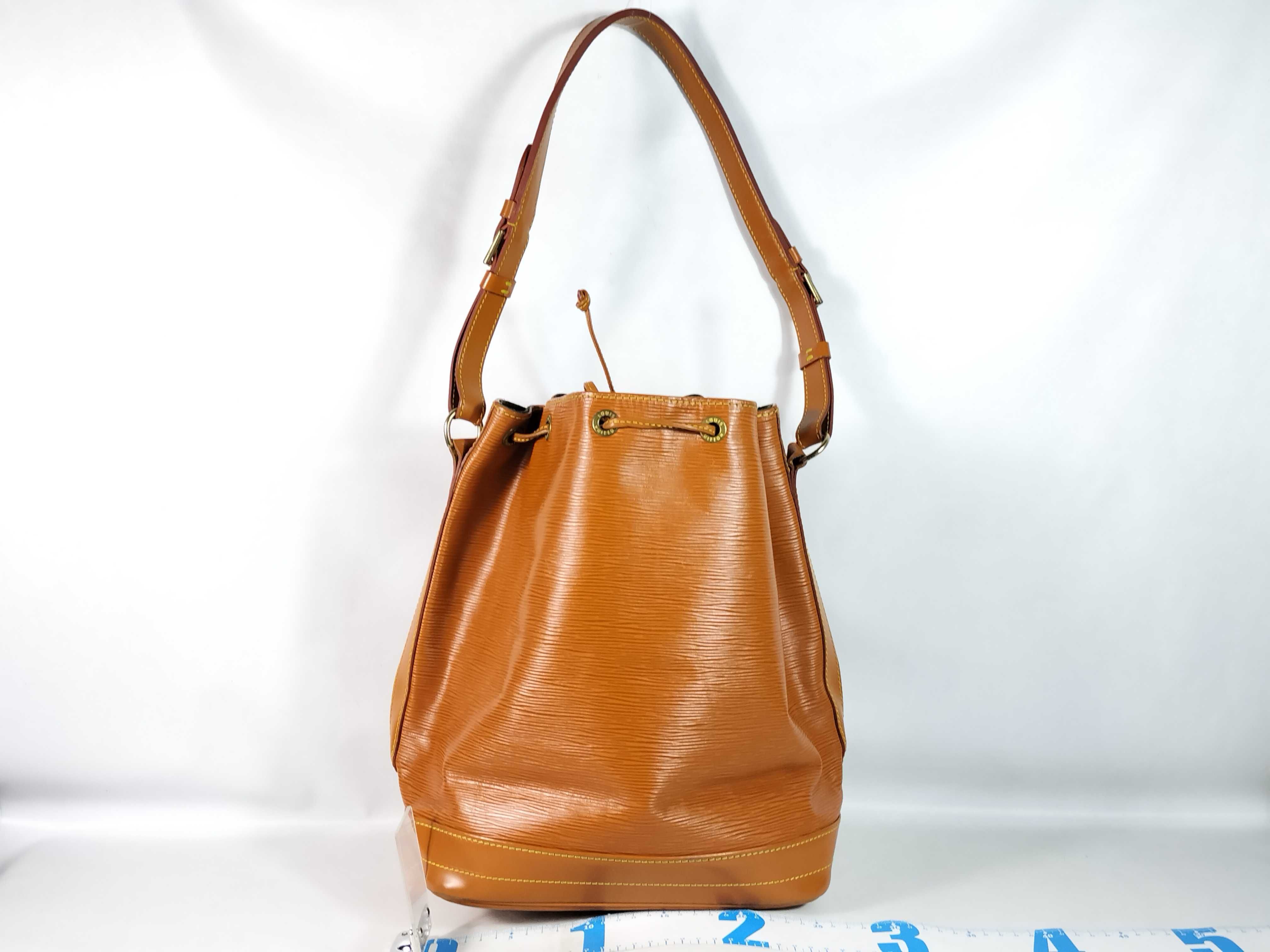 Epi Louis Vuitton Noe Epi Shoulder Bag — view 2