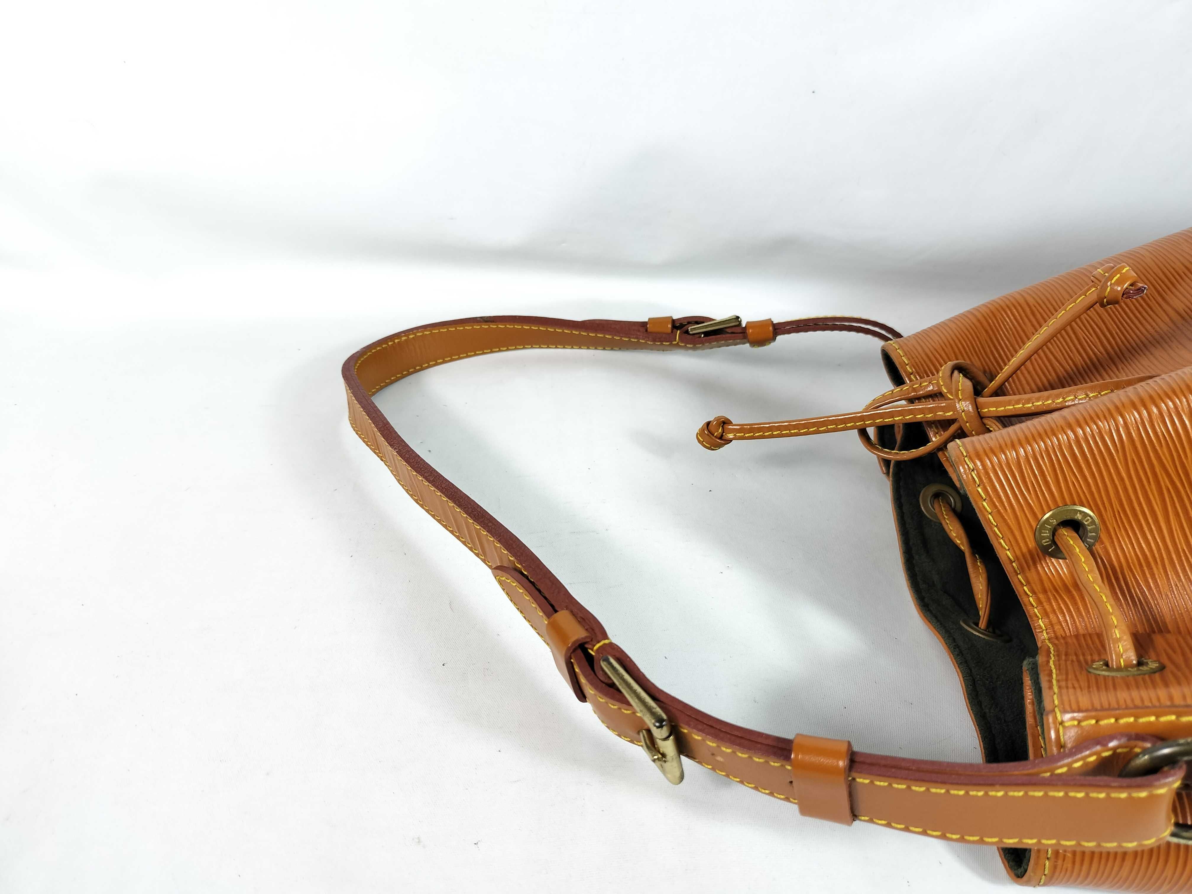 Epi Louis Vuitton Noe Epi Shoulder Bag — view 3