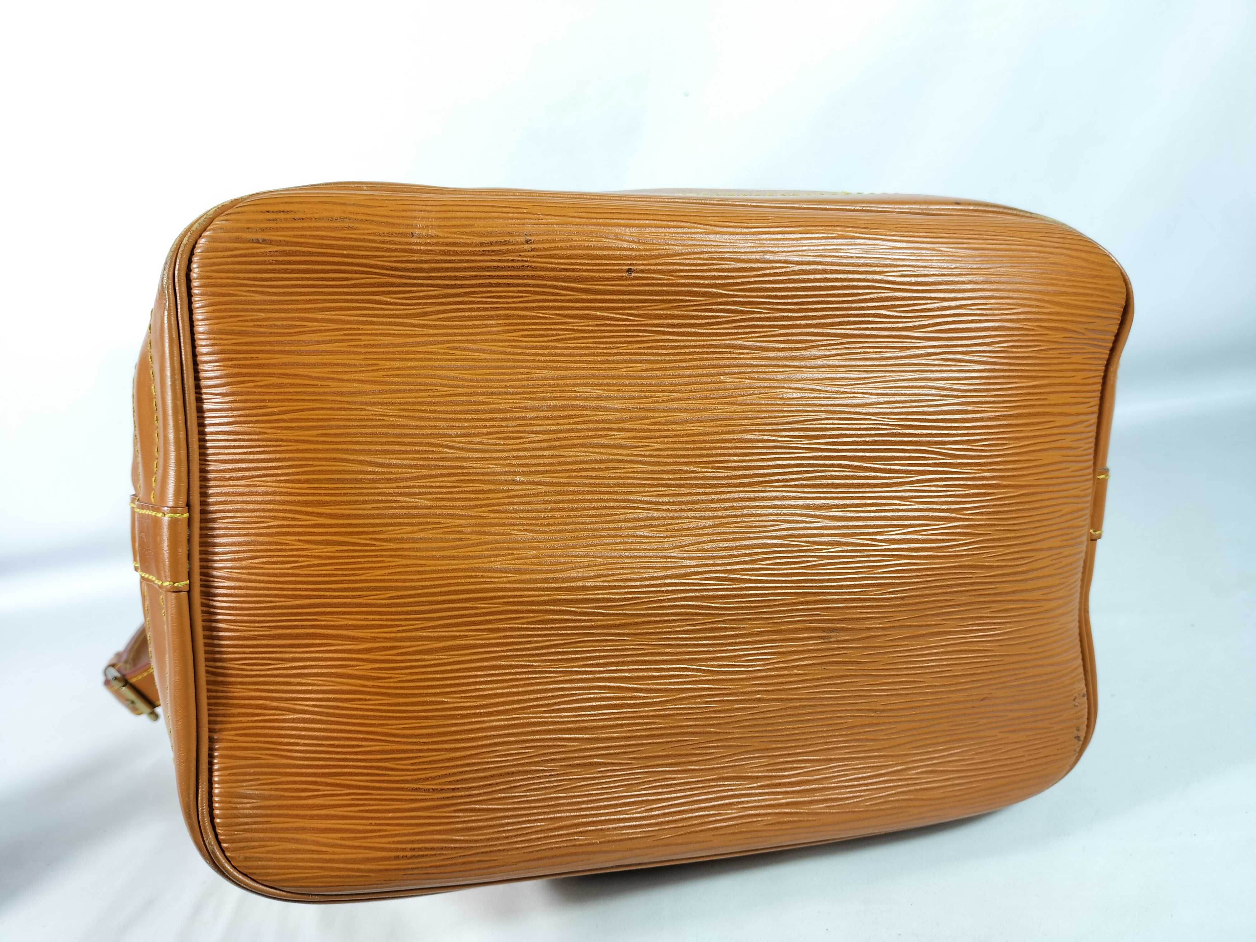 Epi Louis Vuitton Noe Epi Shoulder Bag — view 7