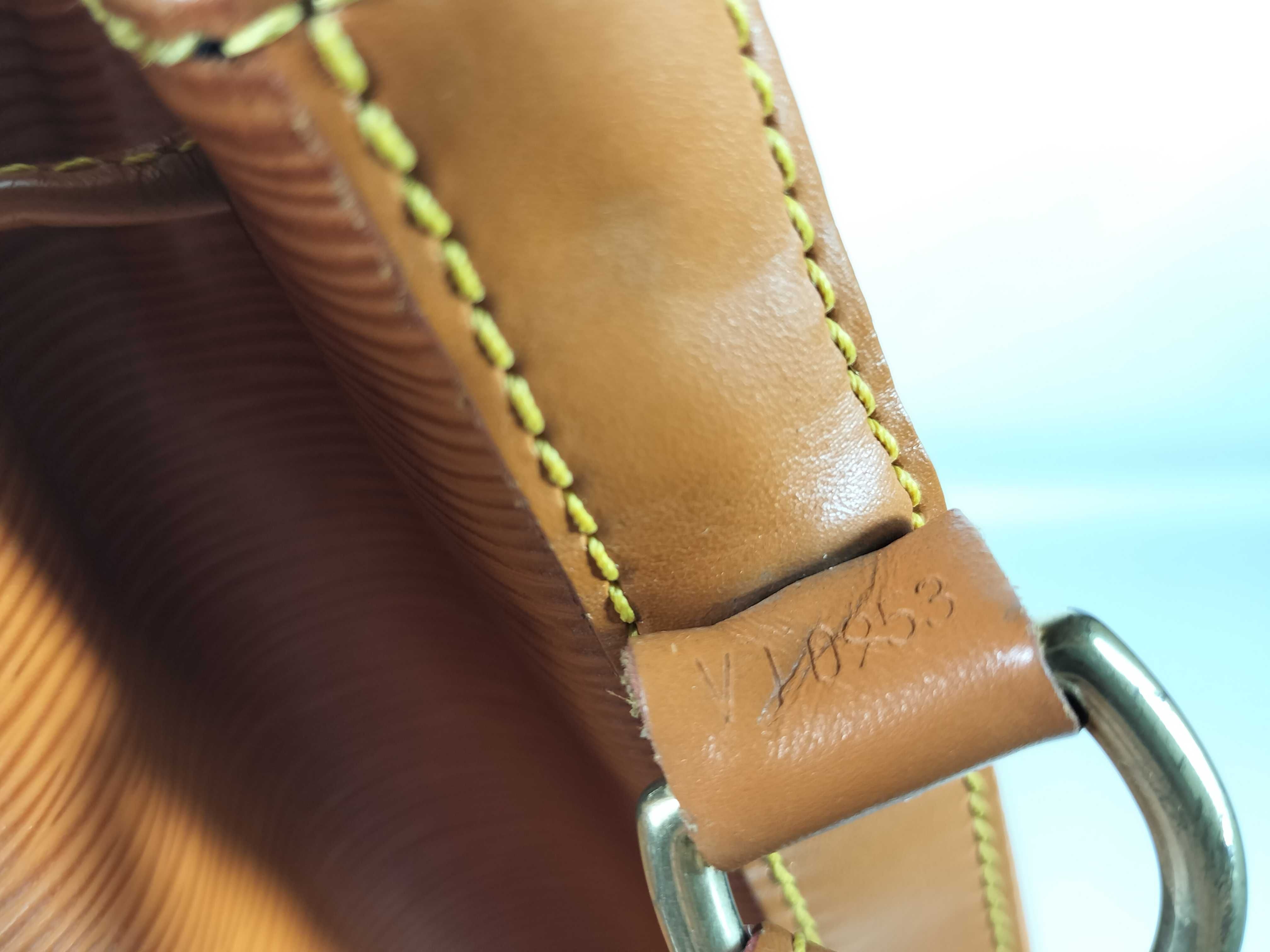 Epi Louis Vuitton Noe Epi Shoulder Bag — view 9
