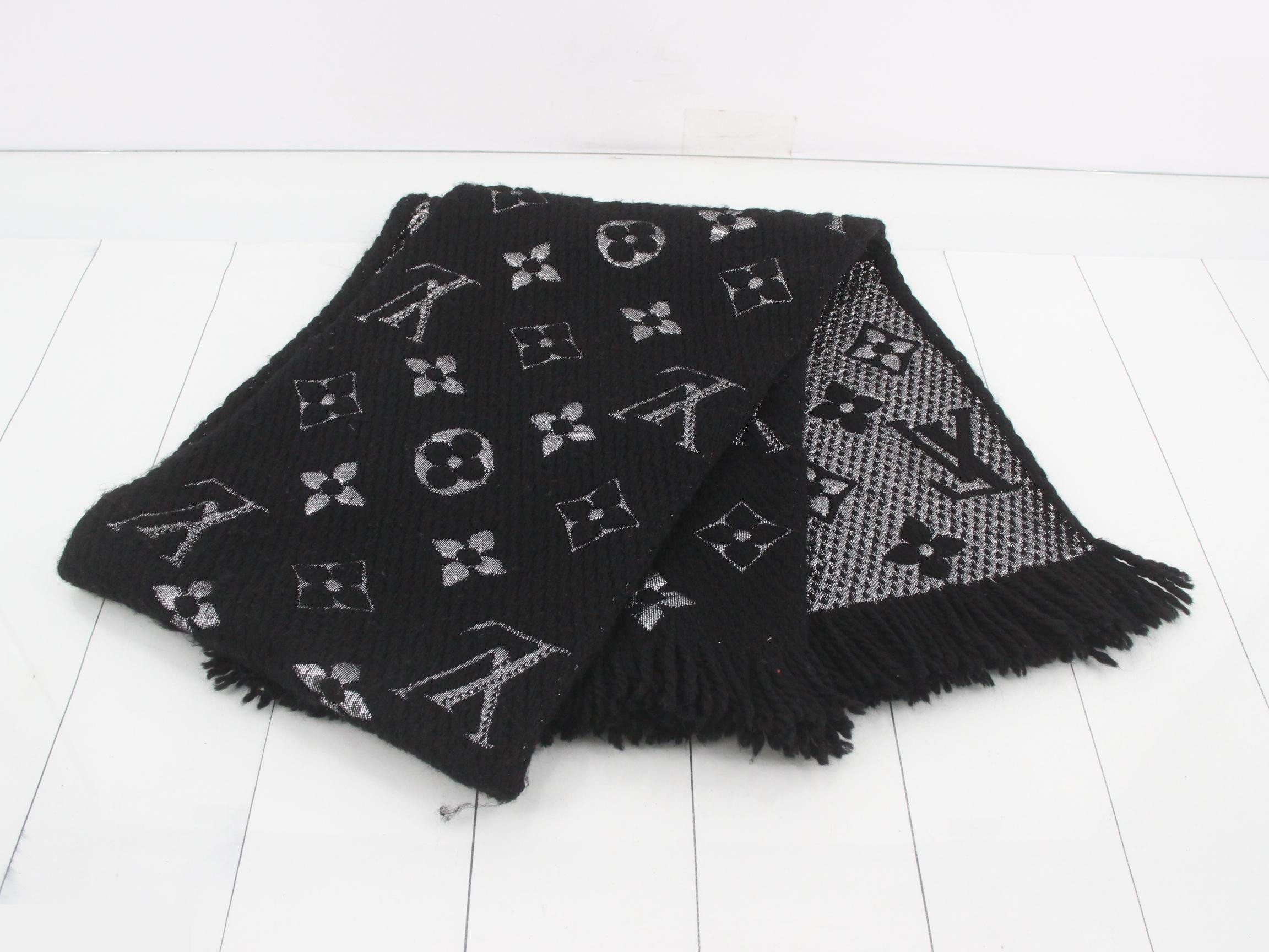 scarf — view 3