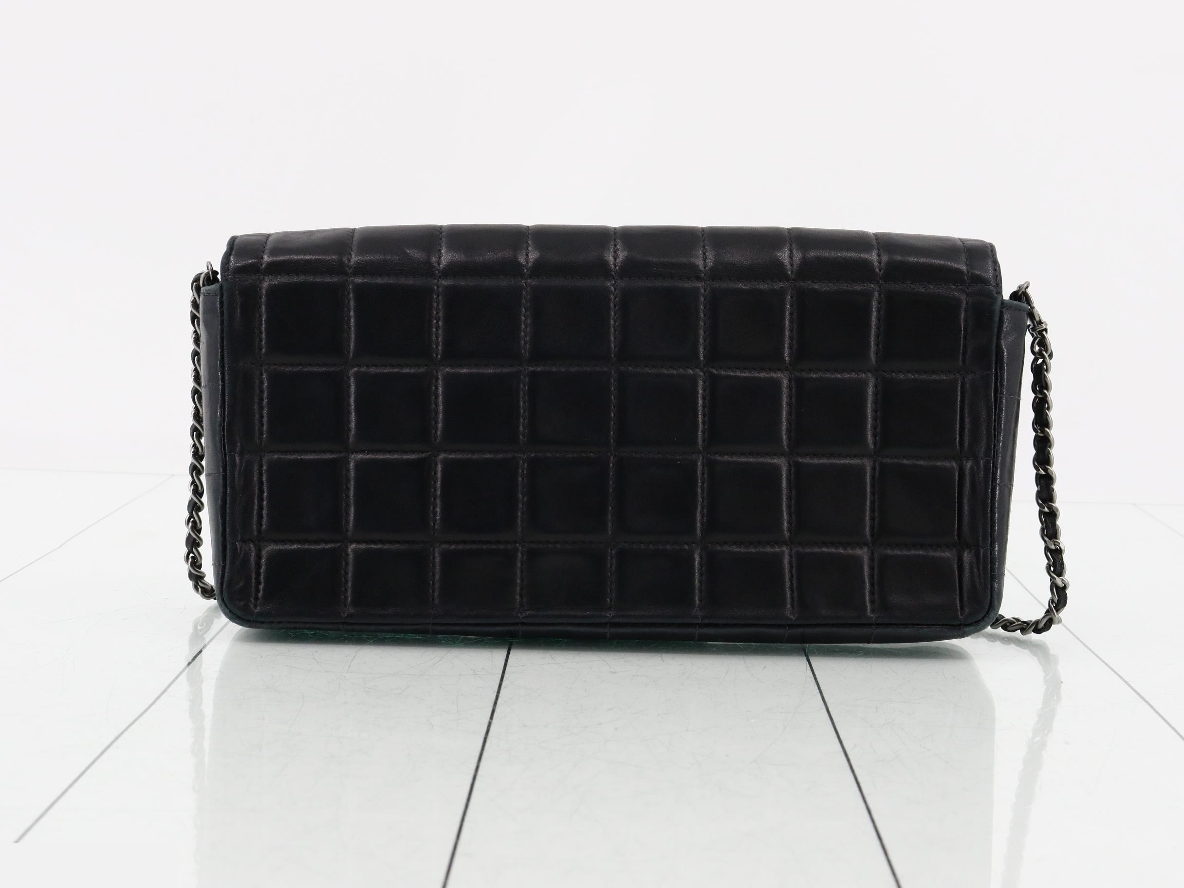 Shoulder bag, chocolate bar design, lambskin, chain shoulder strap. — view 2