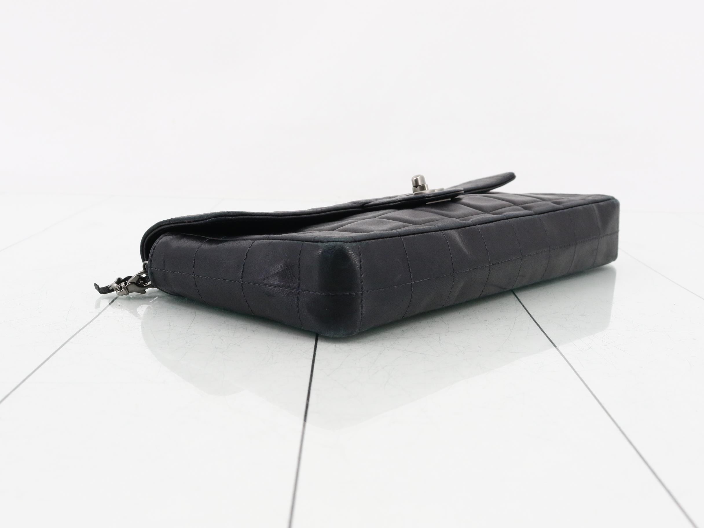 Shoulder bag, chocolate bar design, lambskin, chain shoulder strap. — view 5