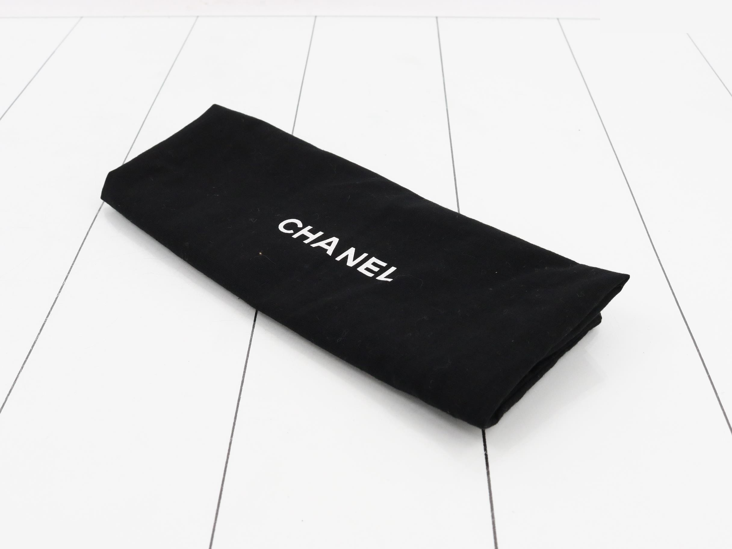 Shoulder bag, chocolate bar design, lambskin, chain shoulder strap. — view 7