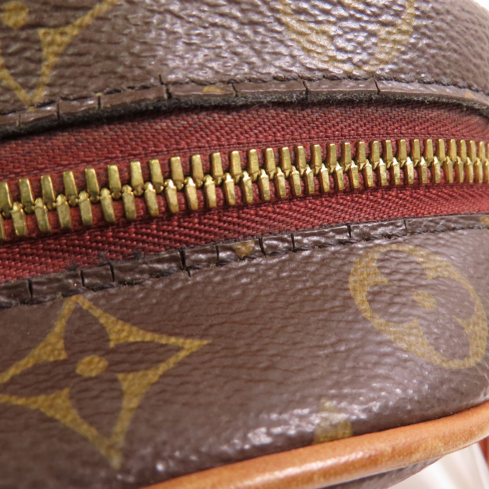 Boite Chapeau Souple PM, Monogram — view 15
