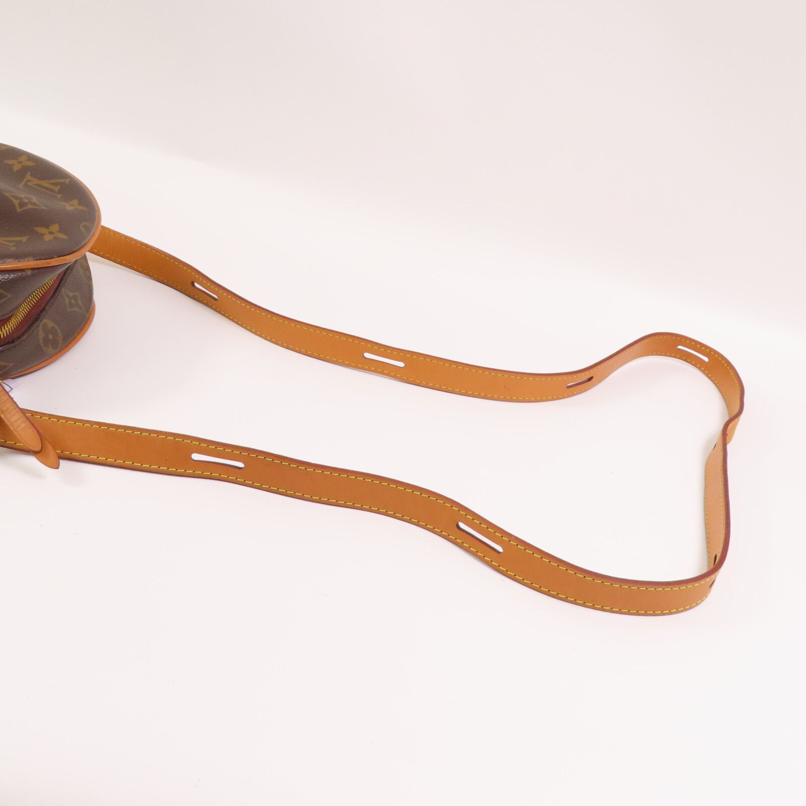 Boite Chapeau Souple PM, Monogram — view 5