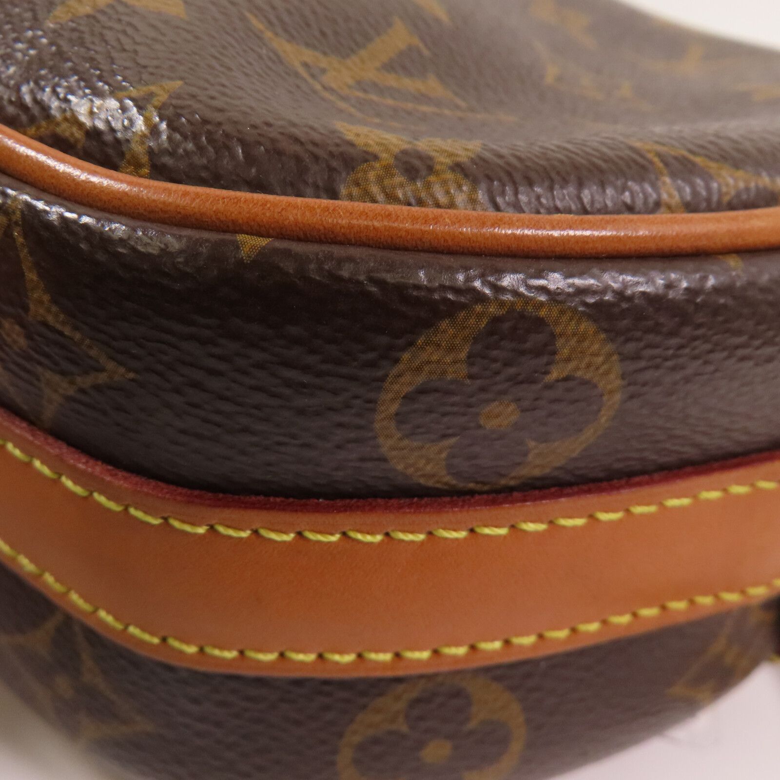 Boite Chapeau Souple PM, Monogram — view 7