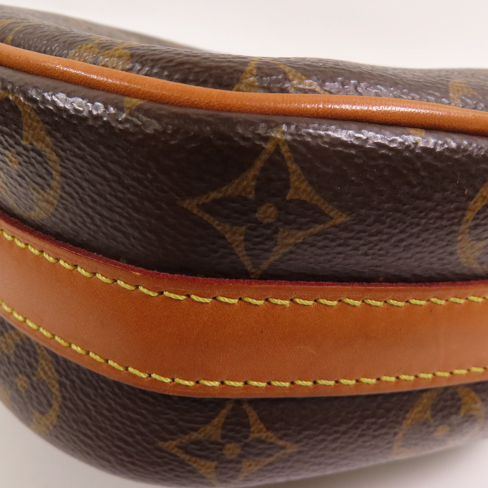 Boite Chapeau Souple PM, Monogram — view 10