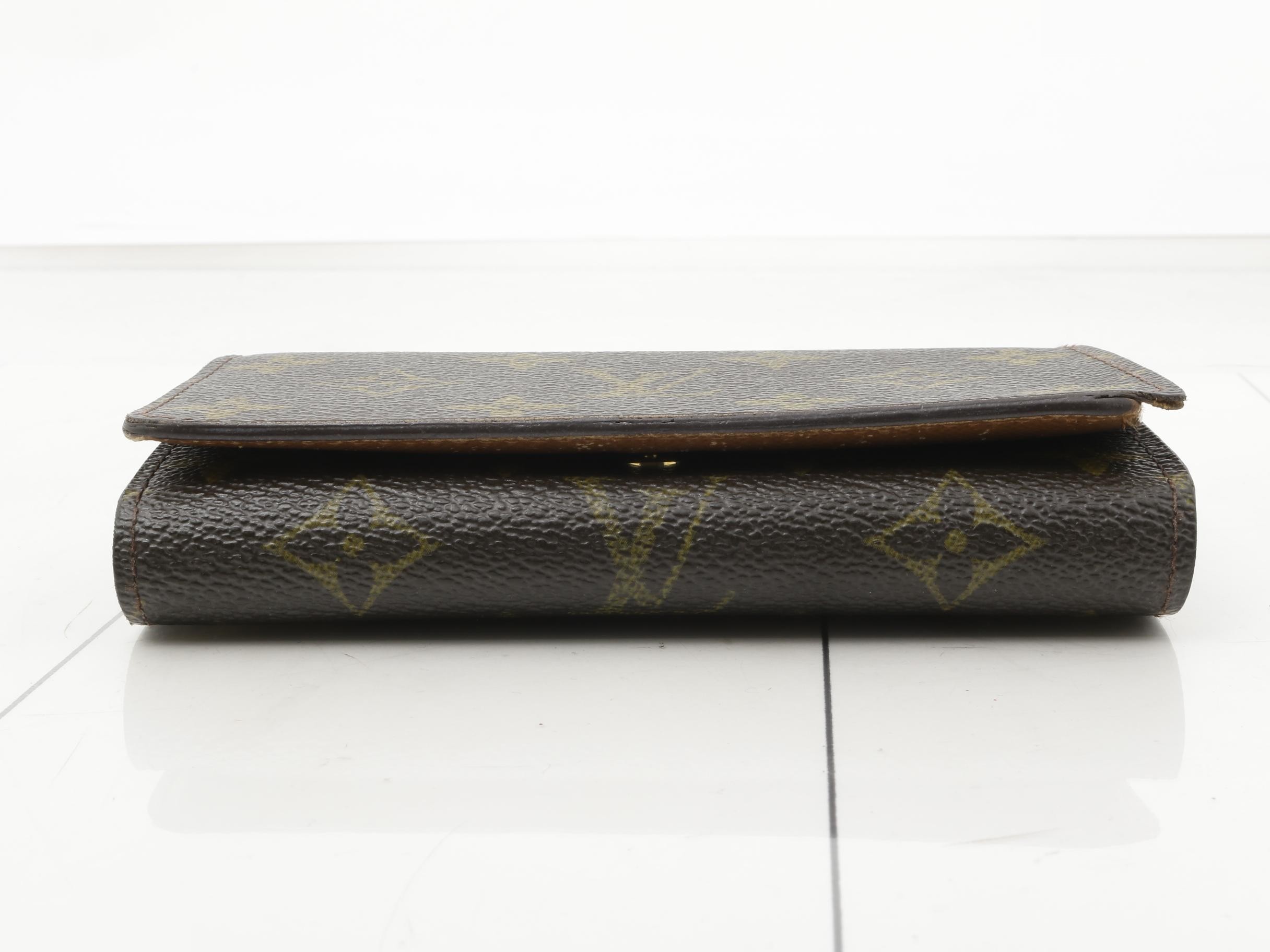 wallet — view 3