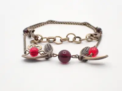 Necklace, chain approximately 34 cm